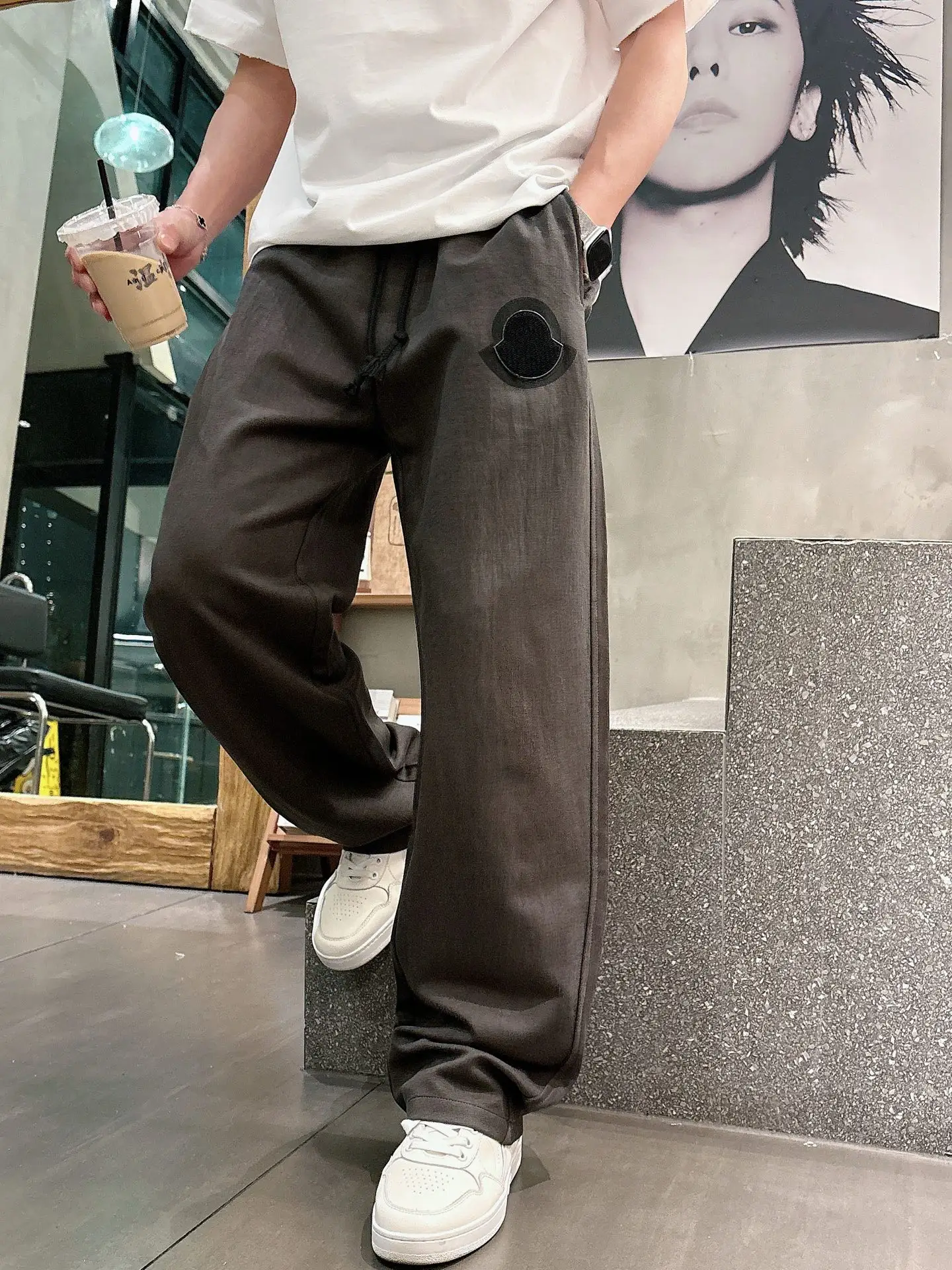 Moncler Logo-Patch Straight-Leg Sweatpants D22514256 — view 9