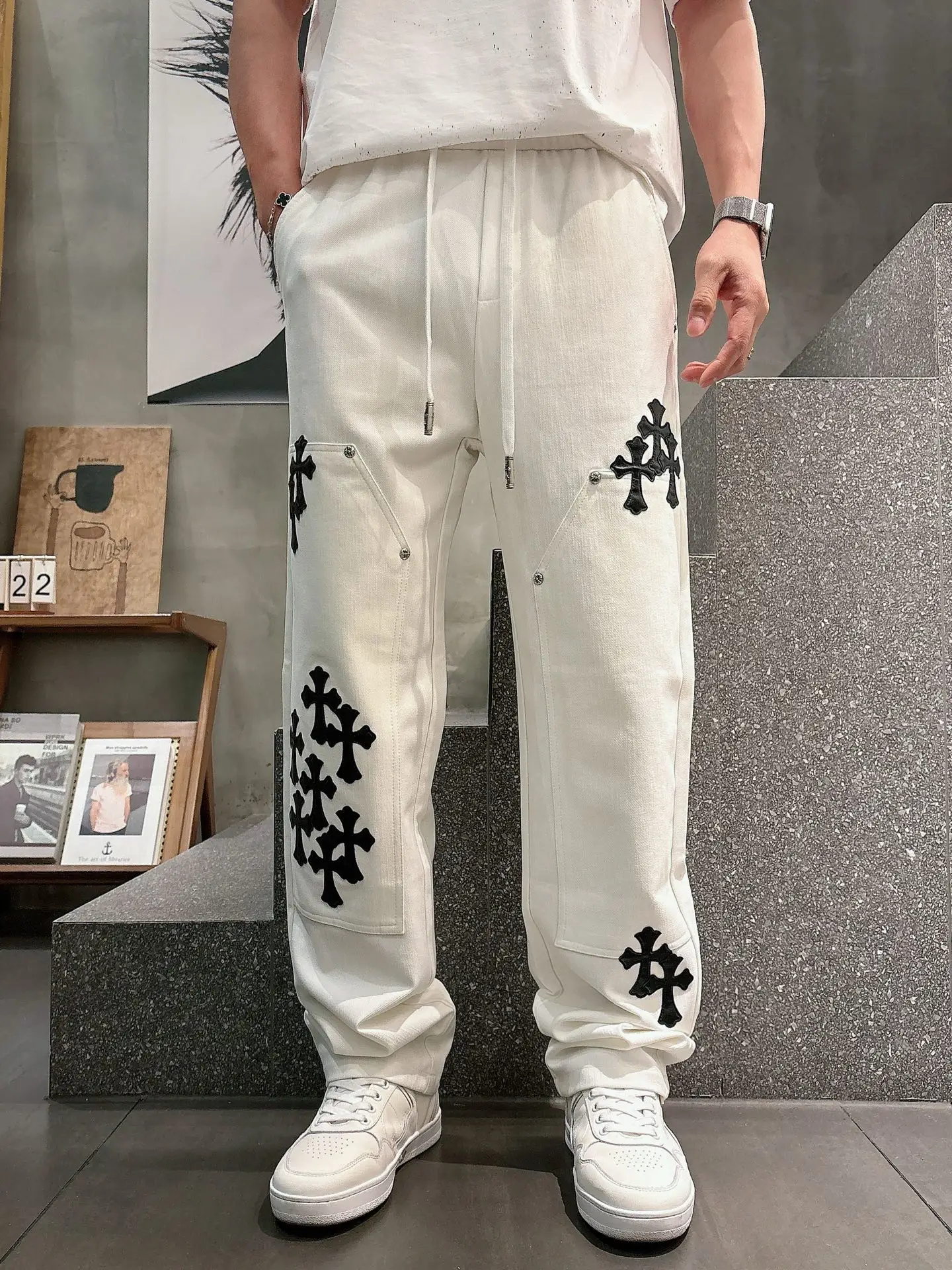 Cross-Patch Appliqué Drawstring Trousers D23514250