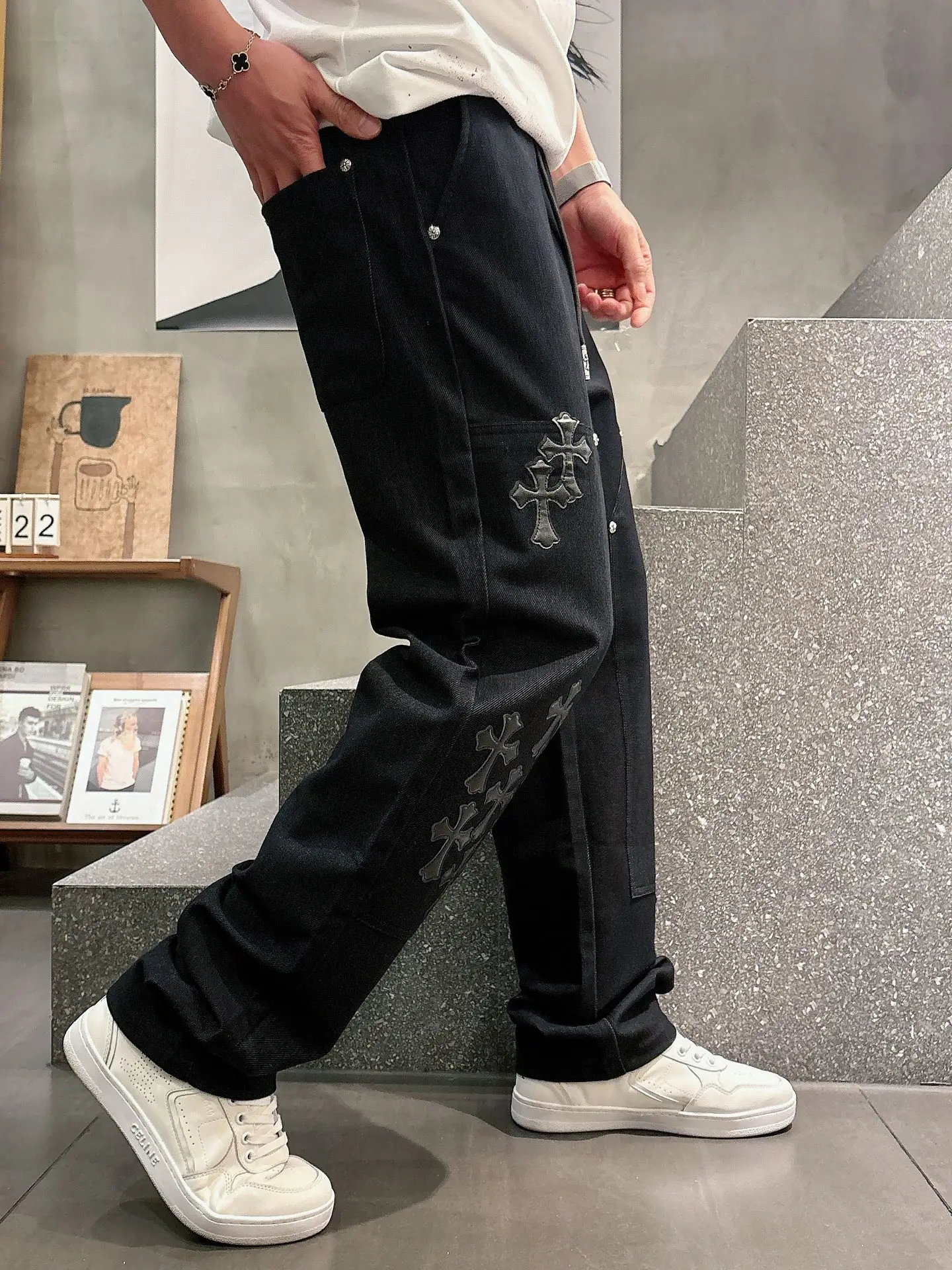 Appliqué Patch Studded Trousers D23514249 — view 6
