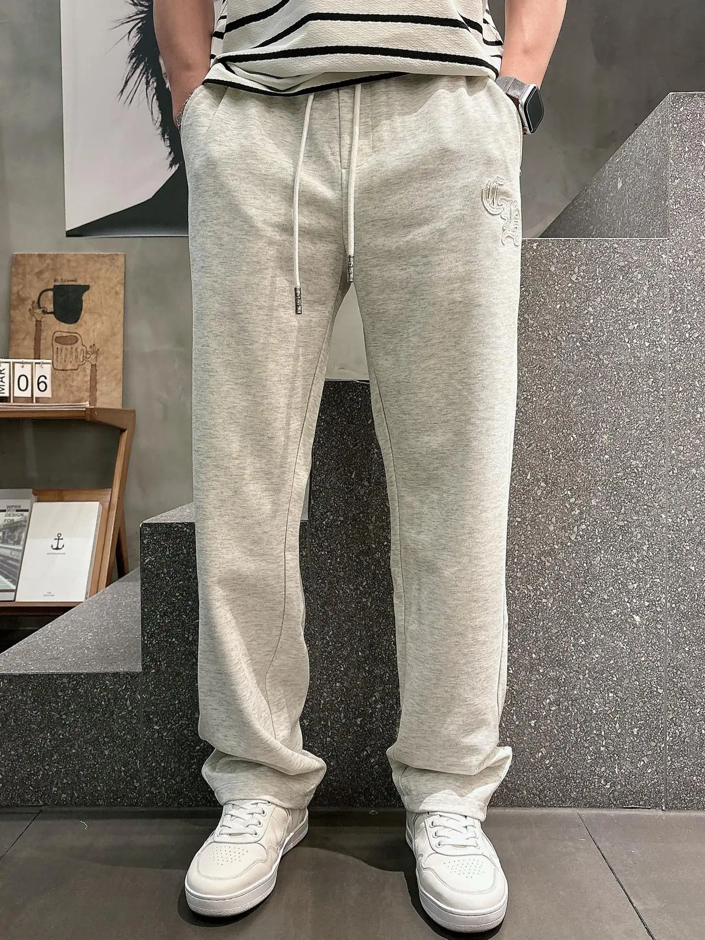Logo Patch Straight-Leg Sweatpants D22012940