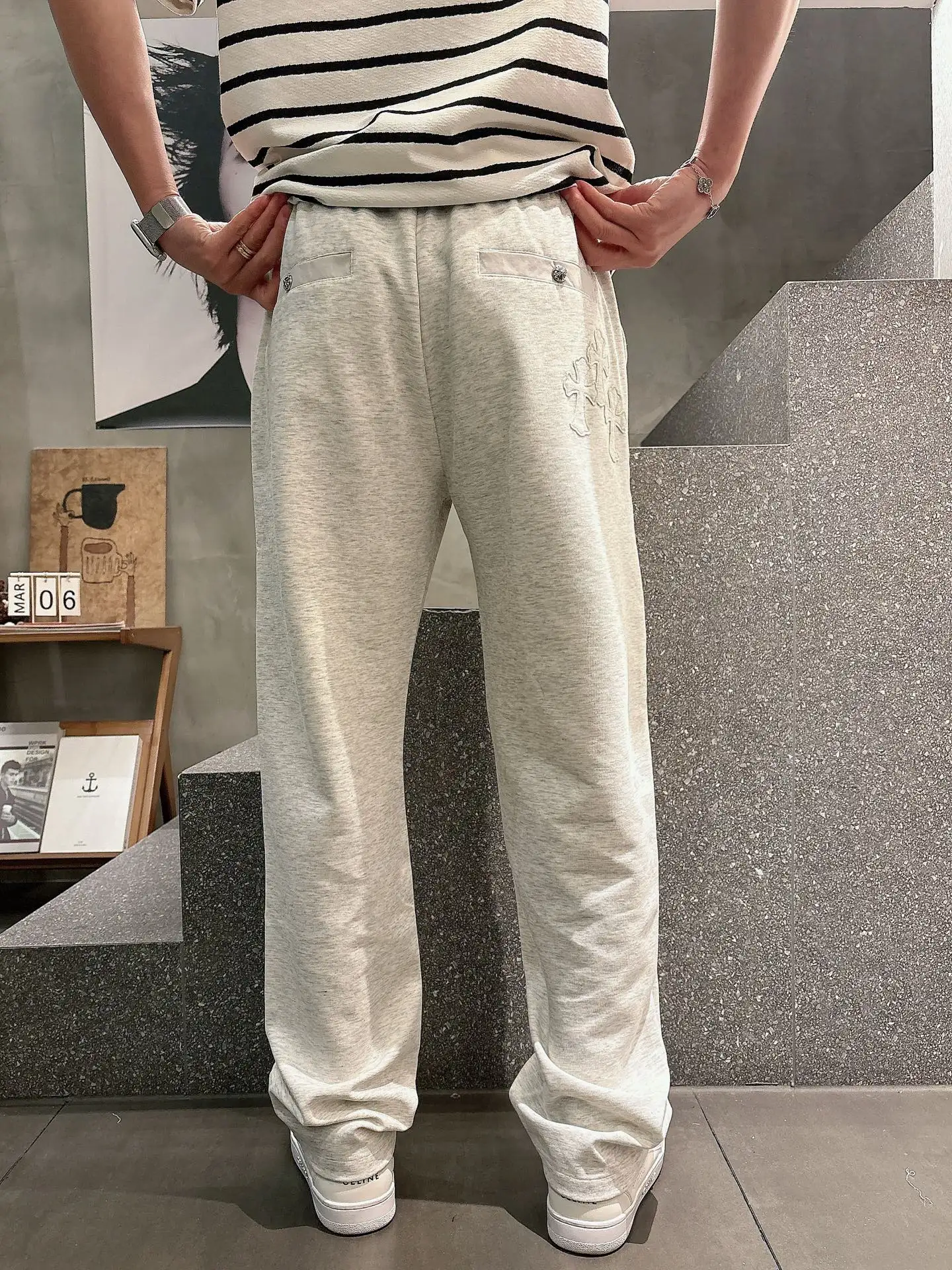 Logo Patch Straight-Leg Sweatpants D22012940 — view 3