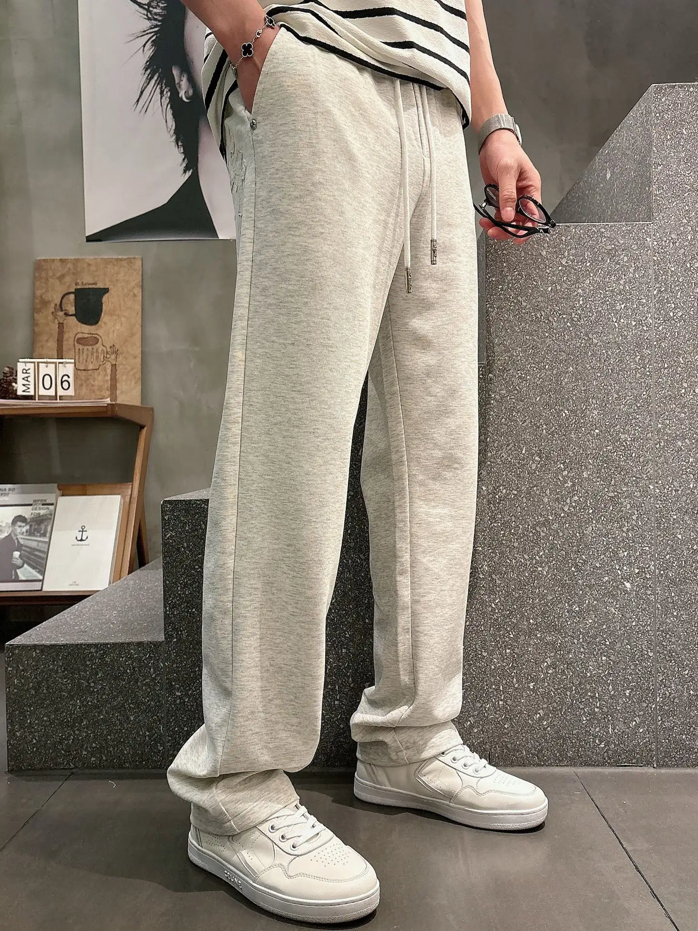 Logo Patch Straight-Leg Sweatpants D22012940 — view 4