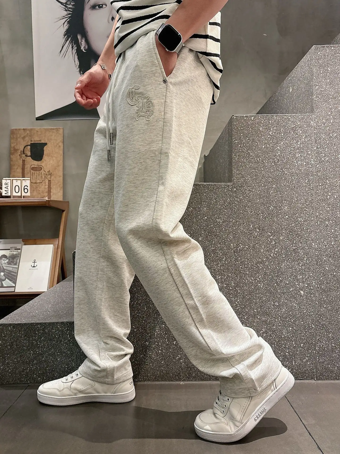 Logo Patch Straight-Leg Sweatpants D22012940 — view 5