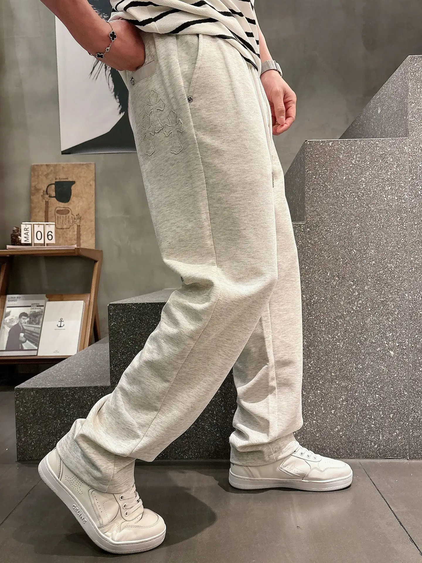 Logo Patch Straight-Leg Sweatpants D22012940 — view 6