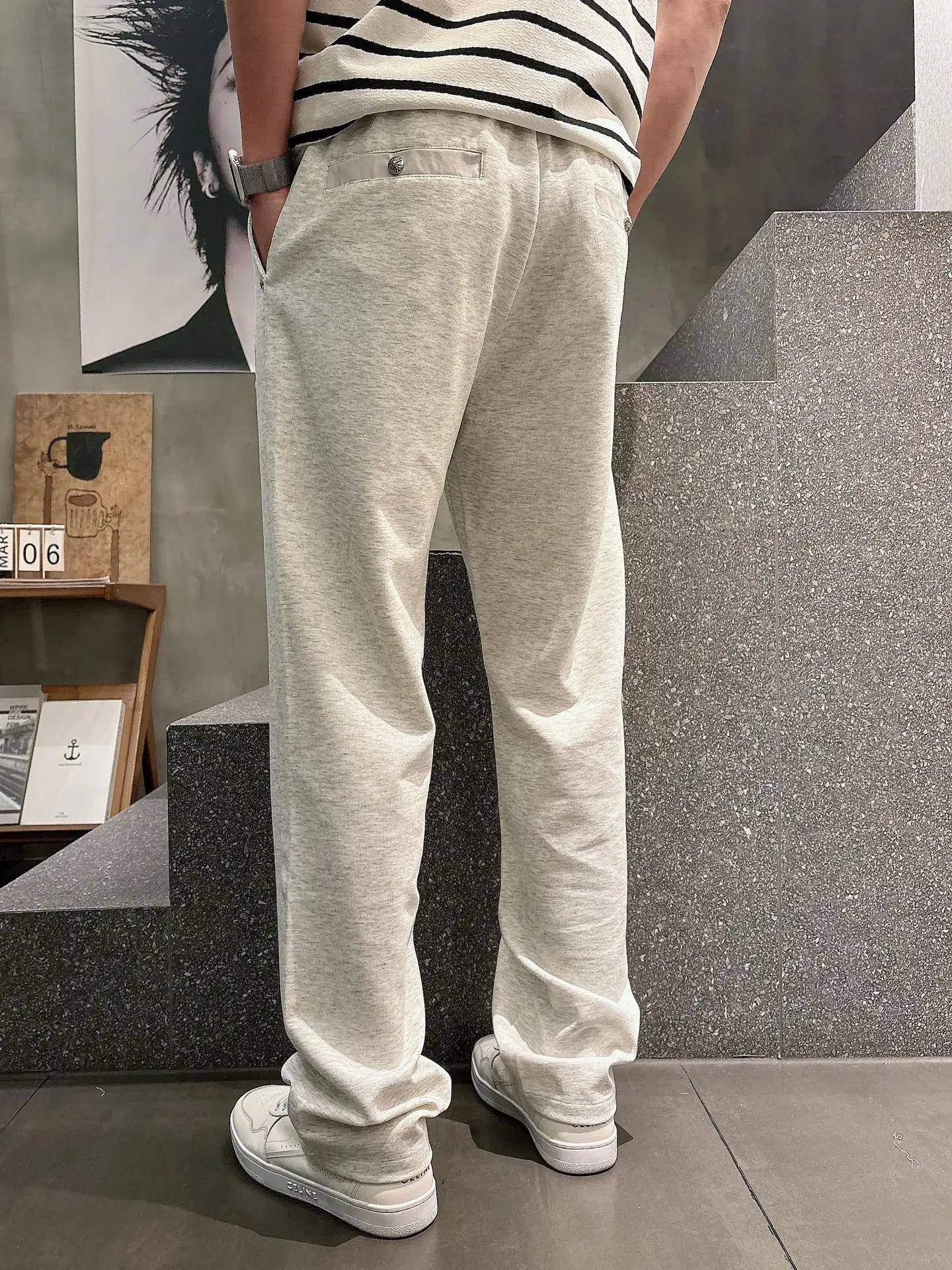 Logo Patch Straight-Leg Sweatpants D22012940 — view 7