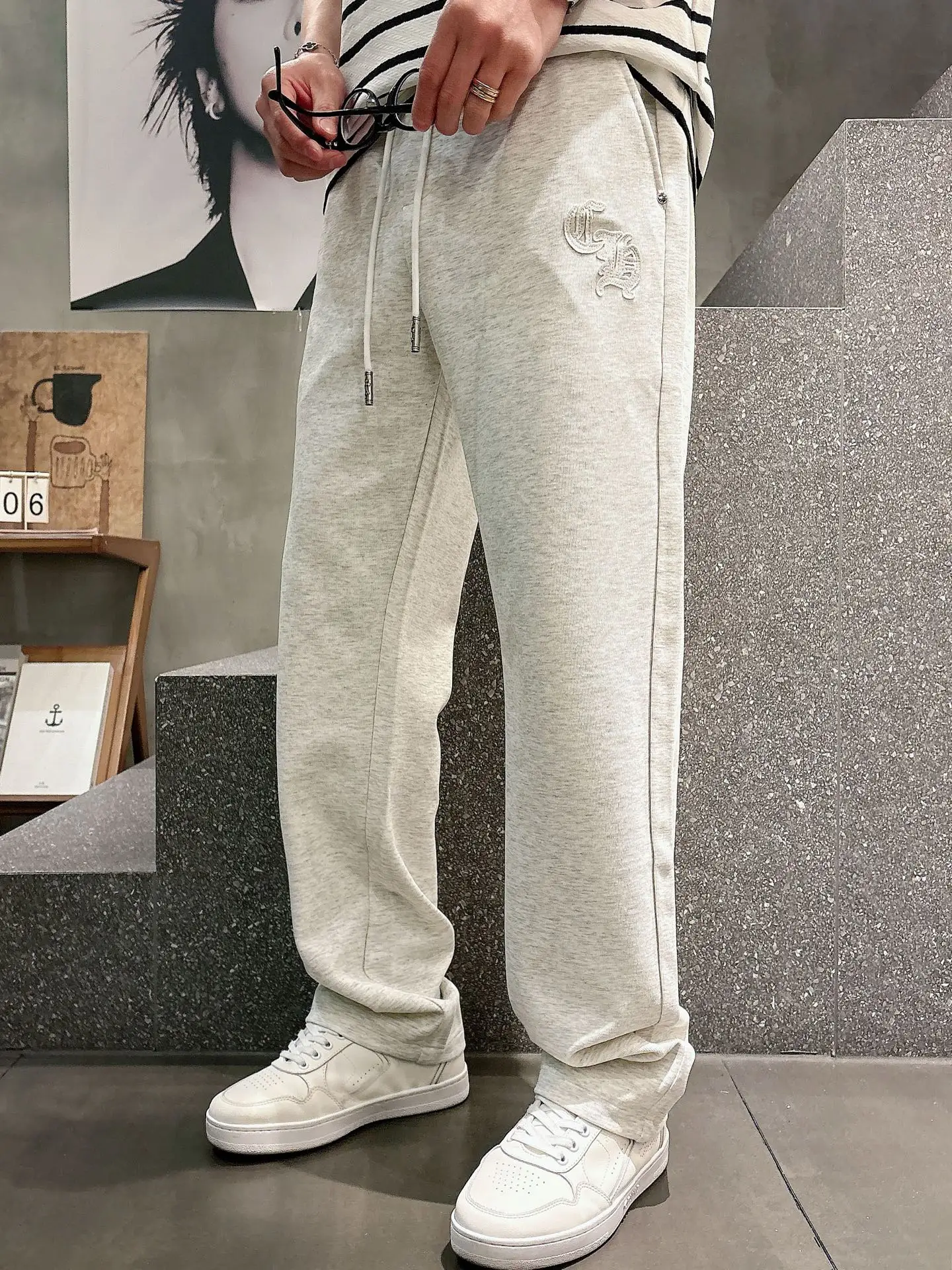 Logo Patch Straight-Leg Sweatpants D22012940 — view 8