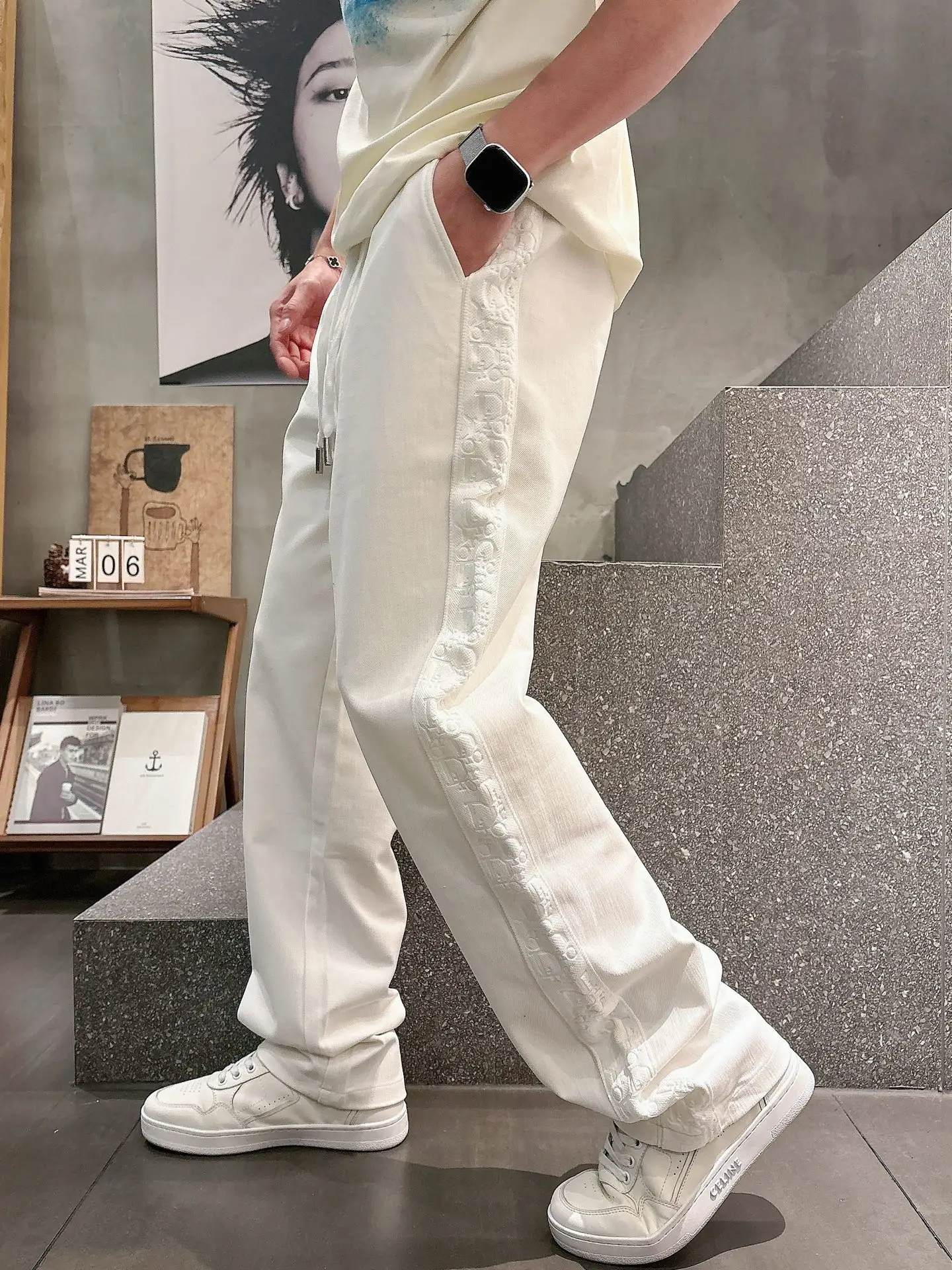 Logo-Jacquard Taped Casual Trousers D23512928 — view 2