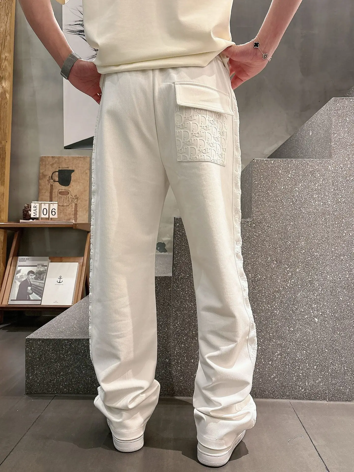 Logo-Jacquard Taped Casual Trousers D23512928 — view 3