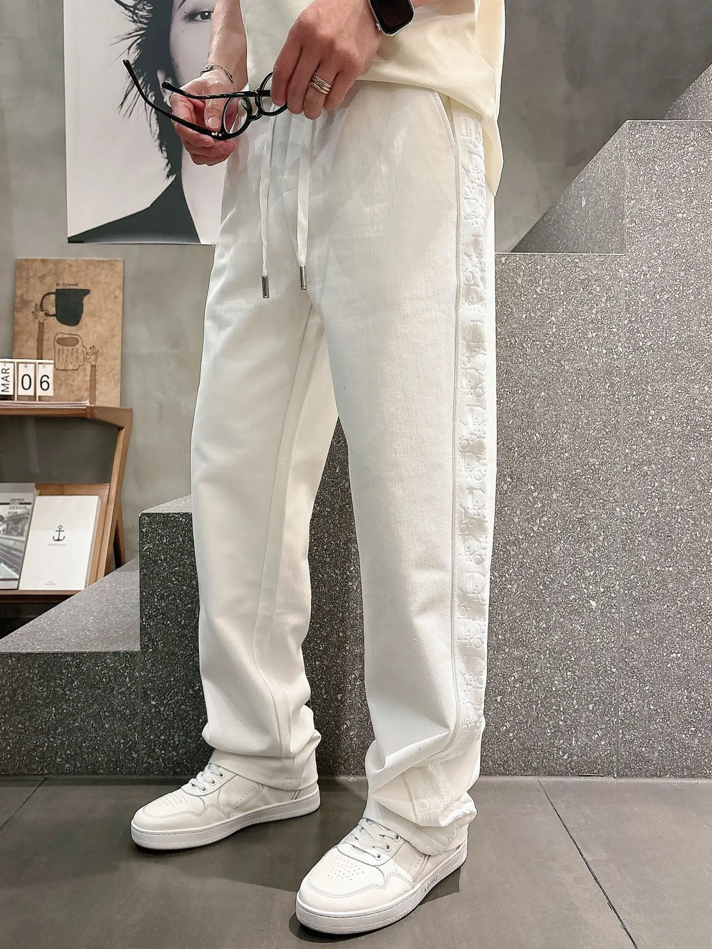 Logo-Jacquard Taped Casual Trousers D23512928 — view 7