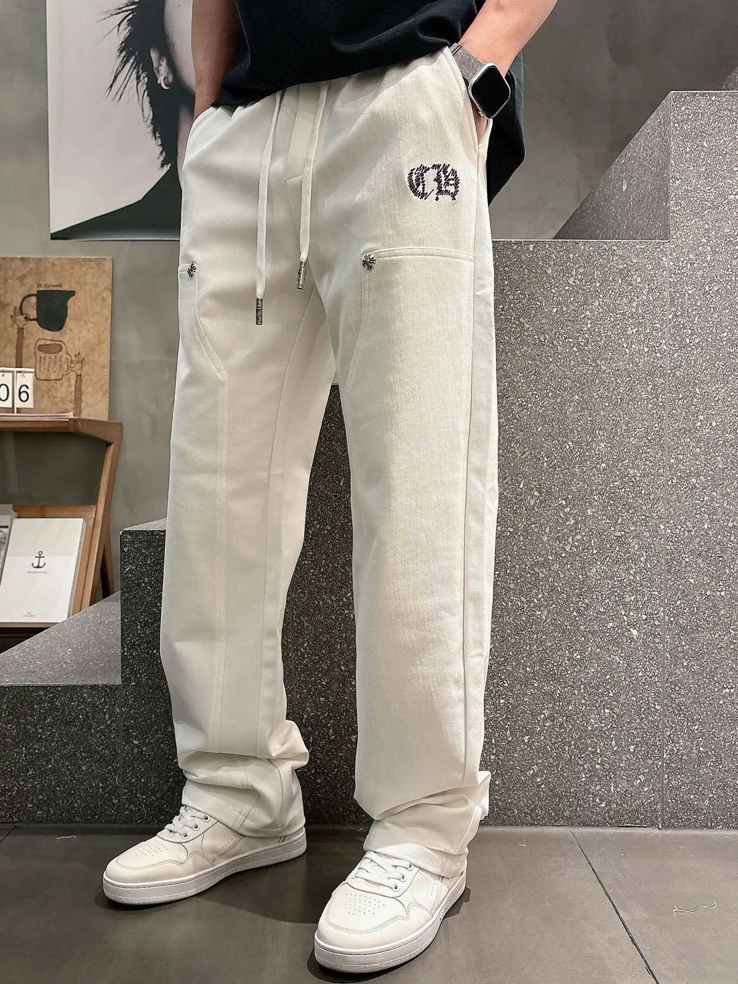 Embroidered Logo Straight-Leg Sweatpants D23012930