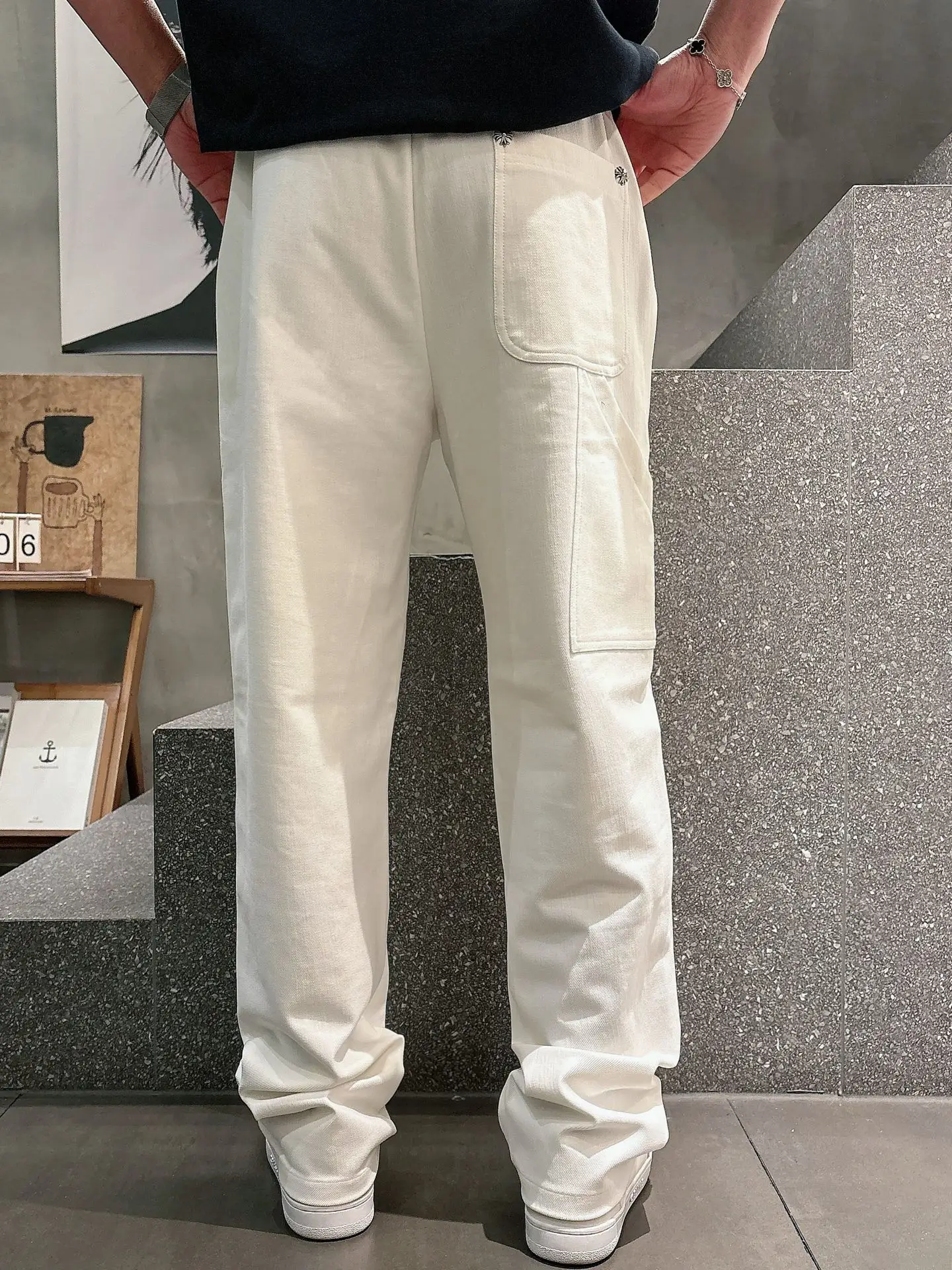 Embroidered Logo Straight-Leg Sweatpants D23012930 — view 4