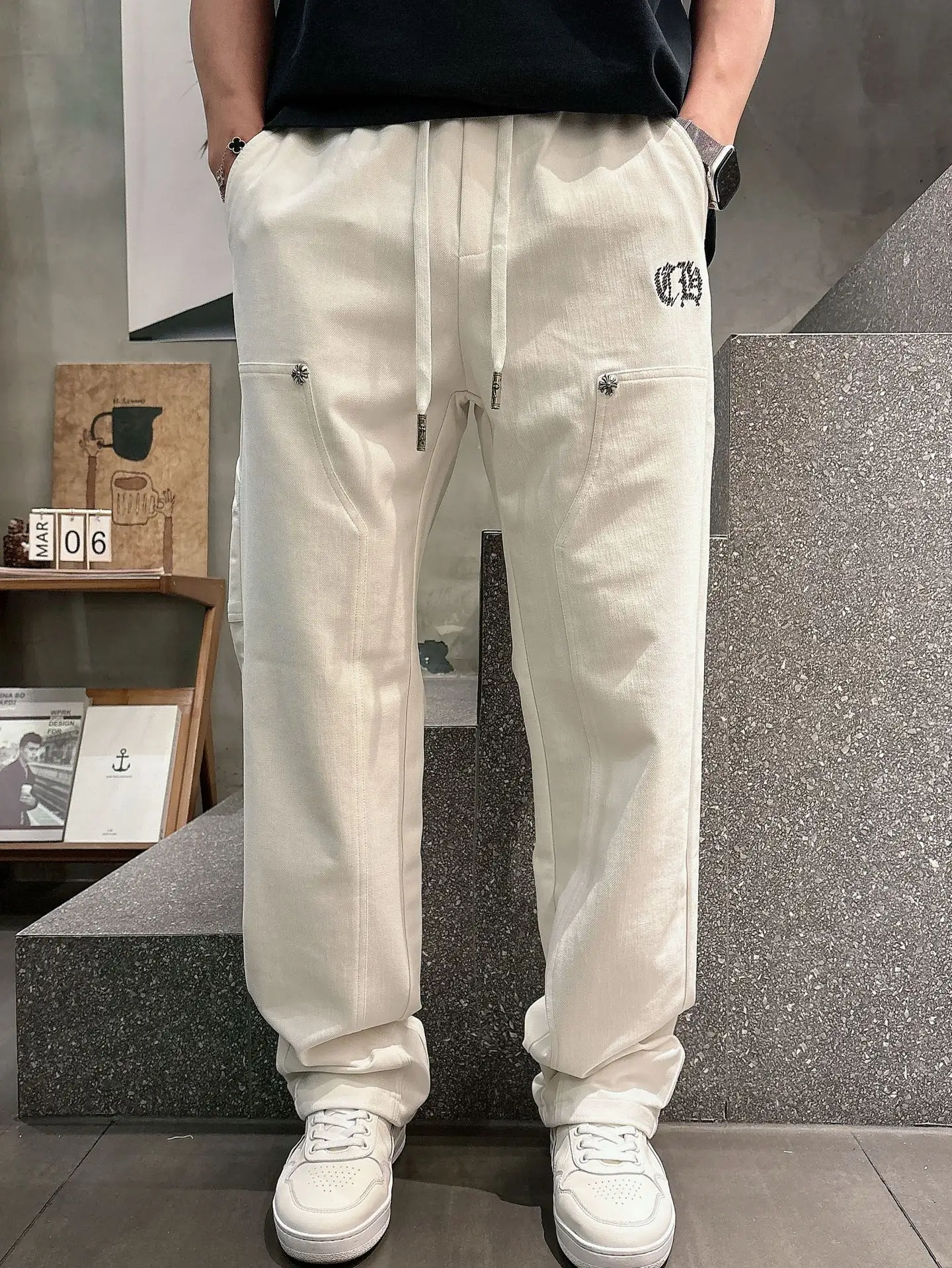 Embroidered Logo Straight-Leg Sweatpants D23012930 — view 8