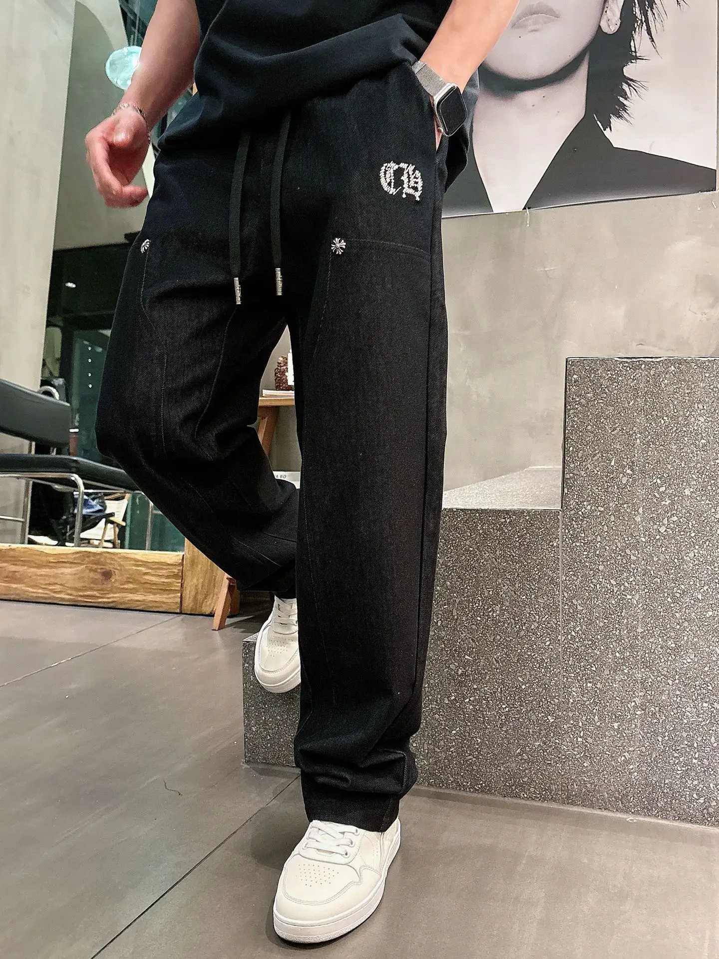 Embroidered Logo Drawstring Trousers D23012931