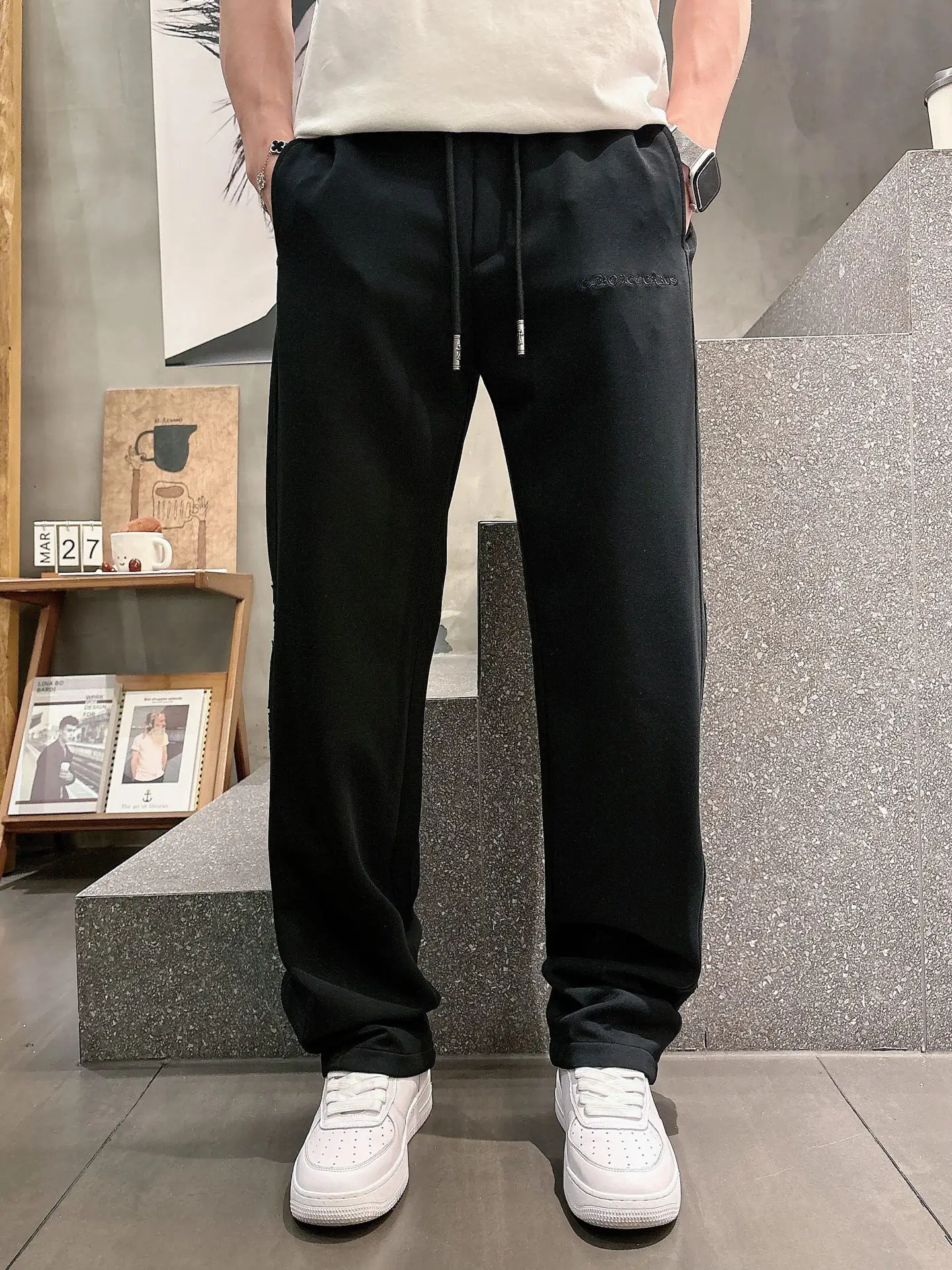 Embroidered Logo Straight-Leg Sweatpants D22511993