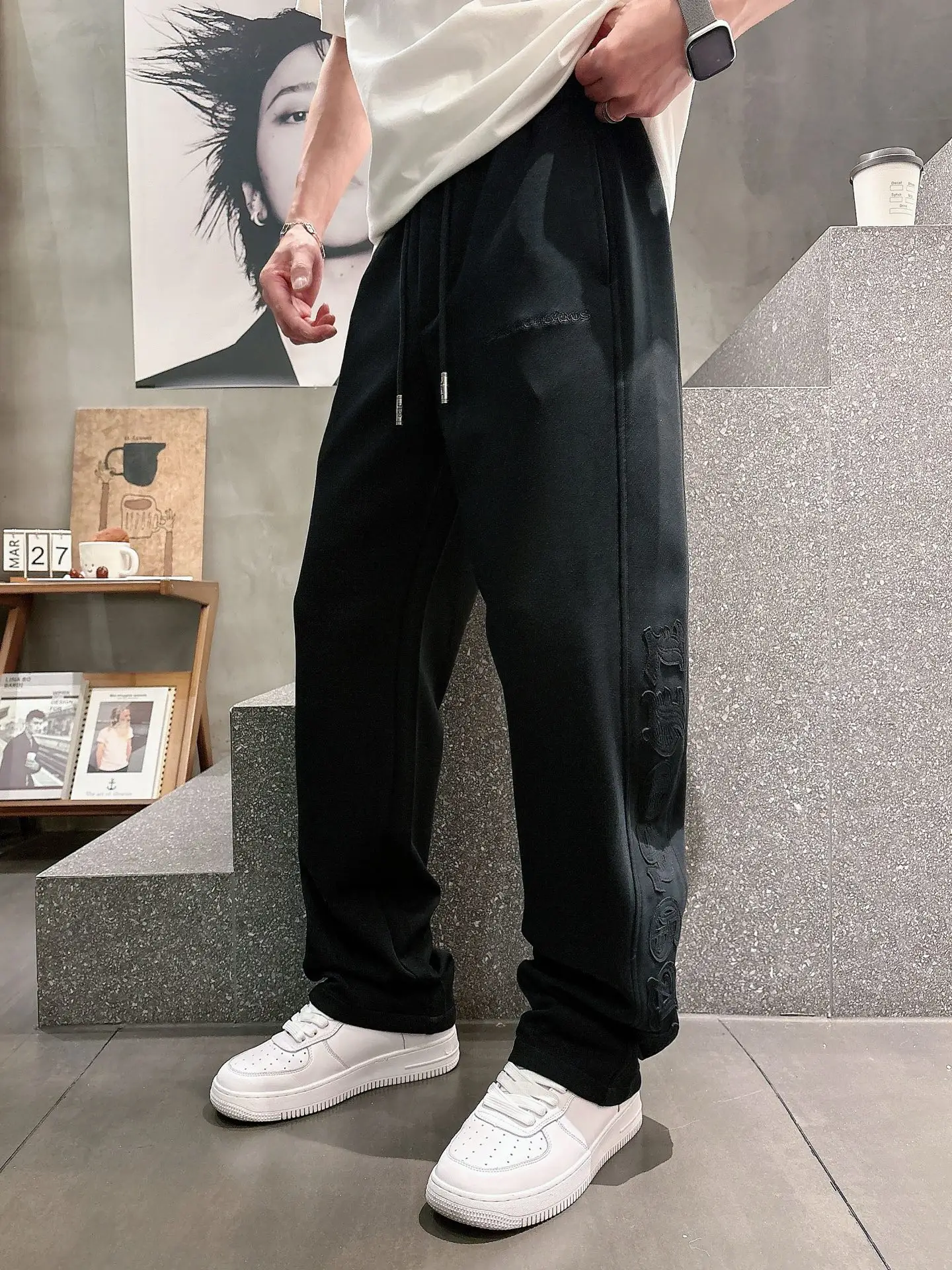 Embroidered Logo Straight-Leg Sweatpants D22511993 — view 2