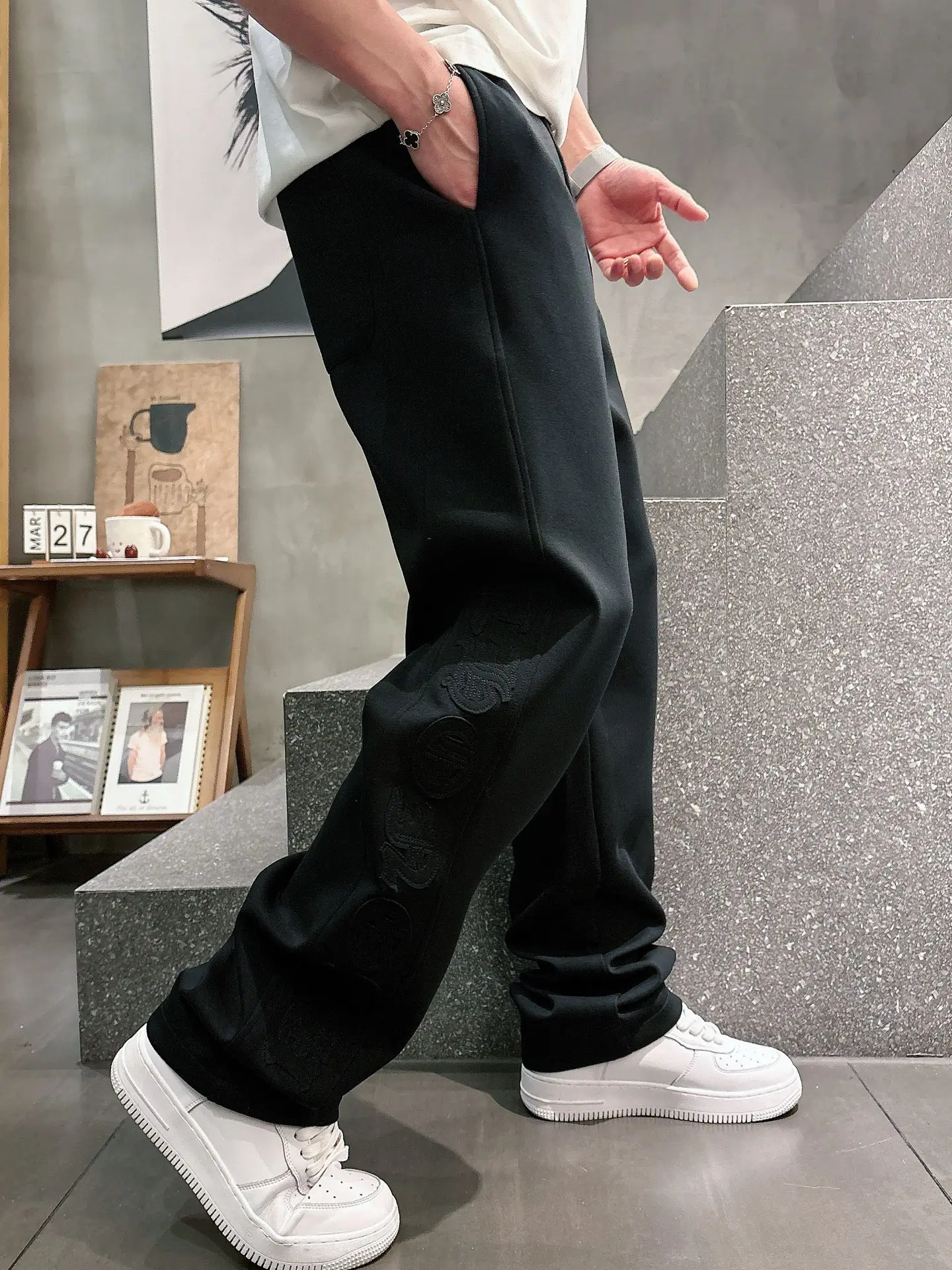 Embroidered Logo Straight-Leg Sweatpants D22511993 — view 3