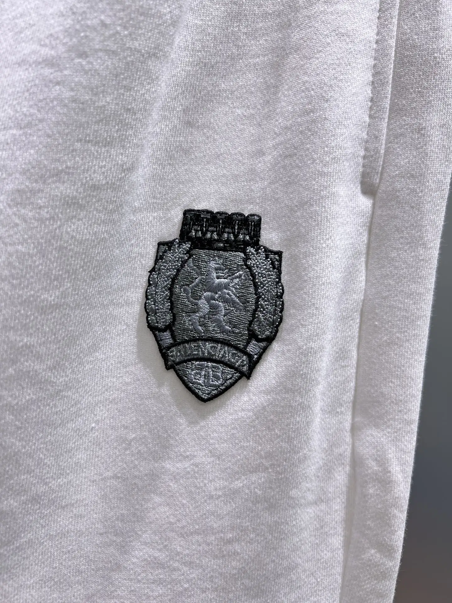 Embroidered Patch Cotton-Jersey Shorts D20012026 — view 7