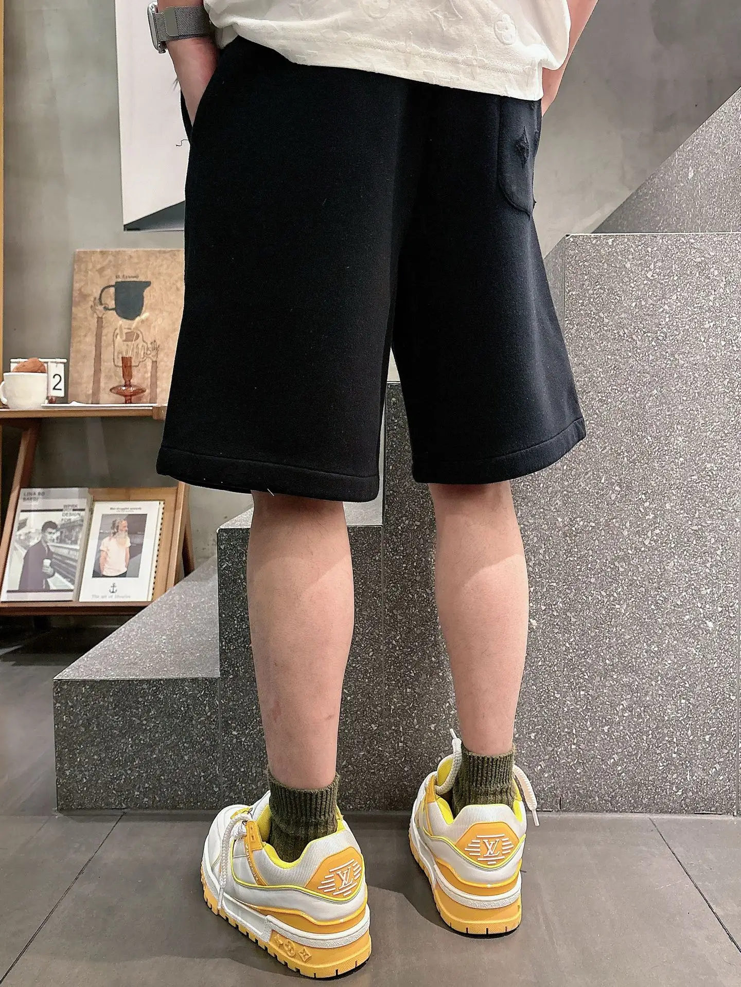 Monogram Burnout Jersey Shorts D21012041 — view 4