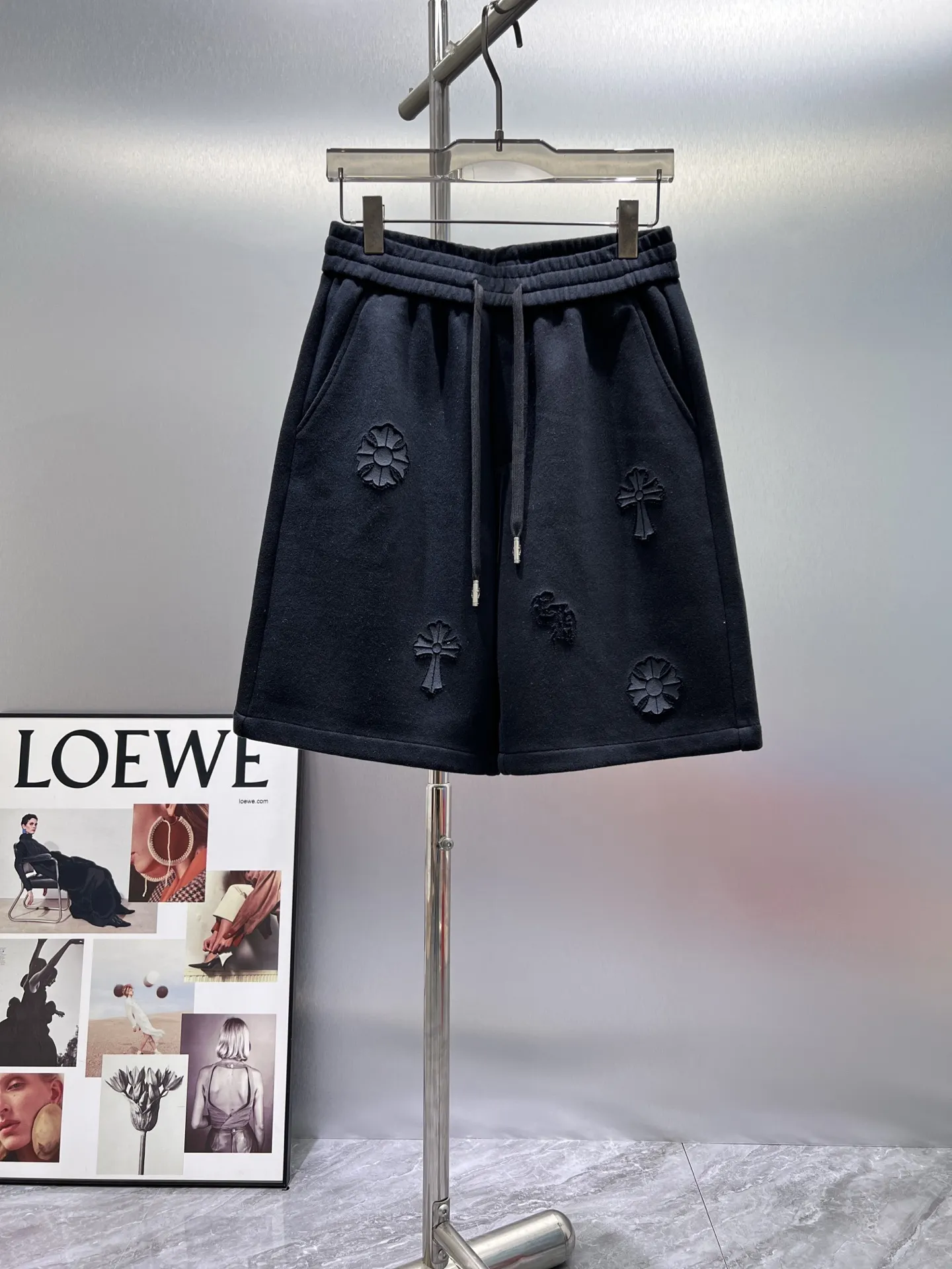 Laser-Cut Logo Appliqué Sweat Shorts D21012015