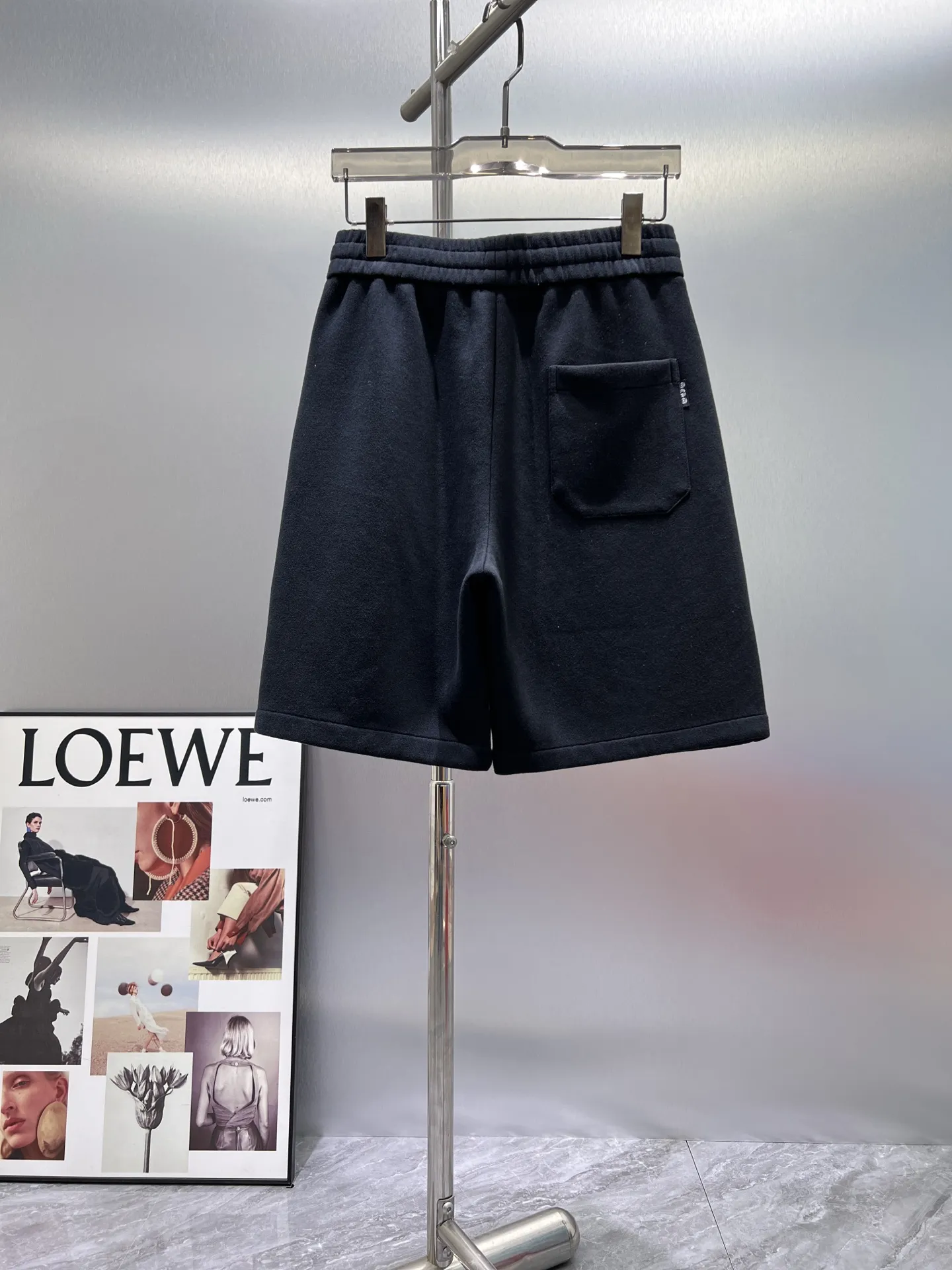 Laser-Cut Logo Appliqué Sweat Shorts D21012015 — view 2