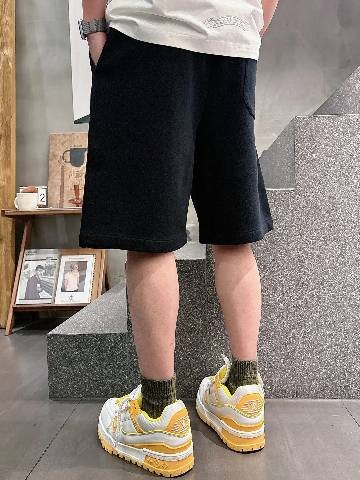 Laser-Burned Logo Cotton Shorts D21012039 — view 6