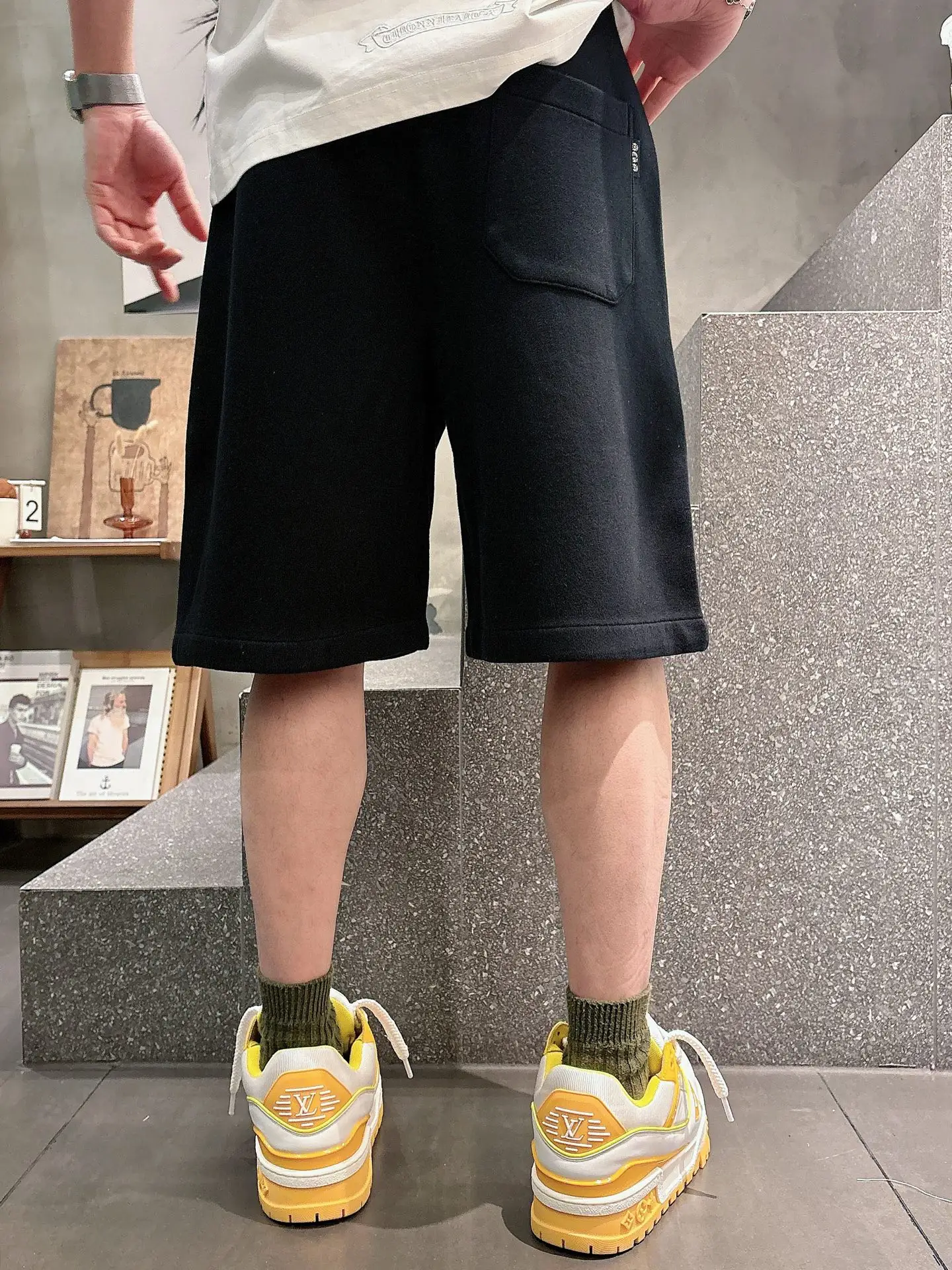 Laser-Burned Logo Cotton Shorts D21012039 — view 9
