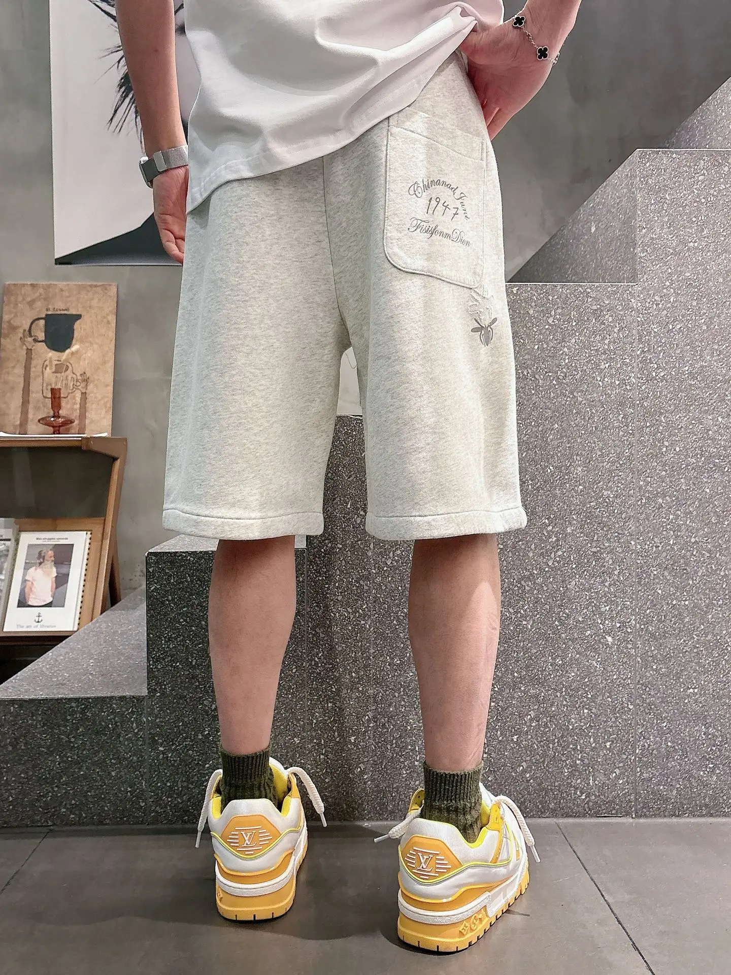 Logo Embroidered Cotton-Blend Shorts D21012042 — view 2