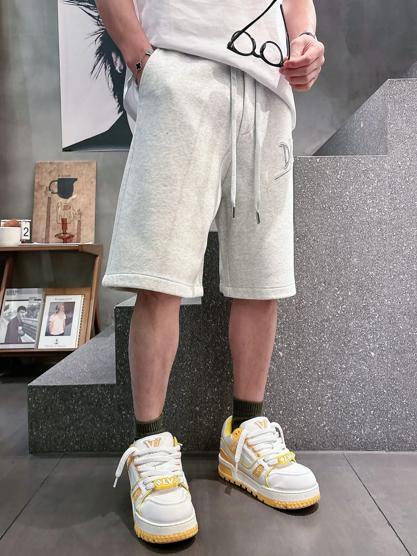 Logo Embroidered Cotton-Blend Shorts D21012042 — view 8
