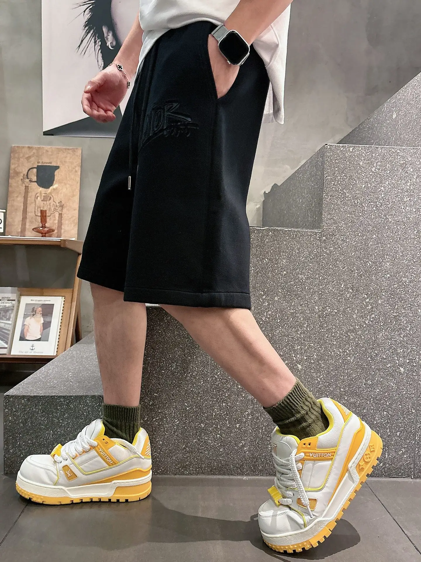 Logo Embroidered Cotton-Blend Shorts D21012043 — view 2
