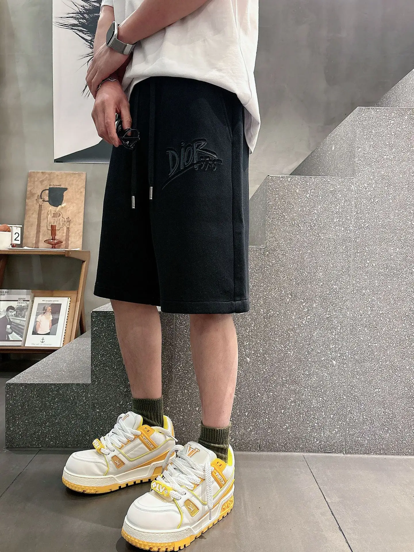 Logo Embroidered Cotton-Blend Shorts D21012043 — view 4