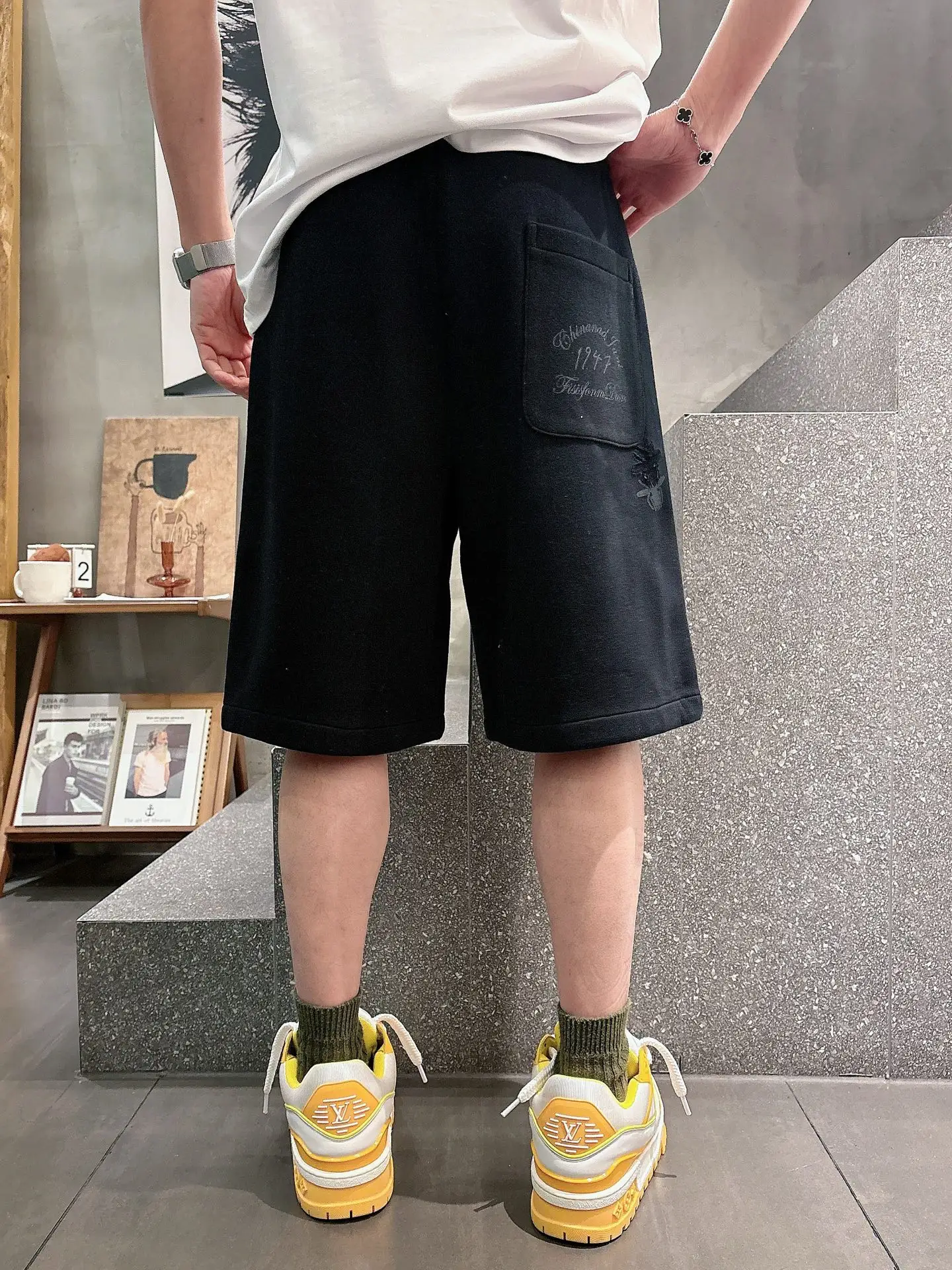 Logo Embroidered Cotton-Blend Shorts D21012043 — view 5