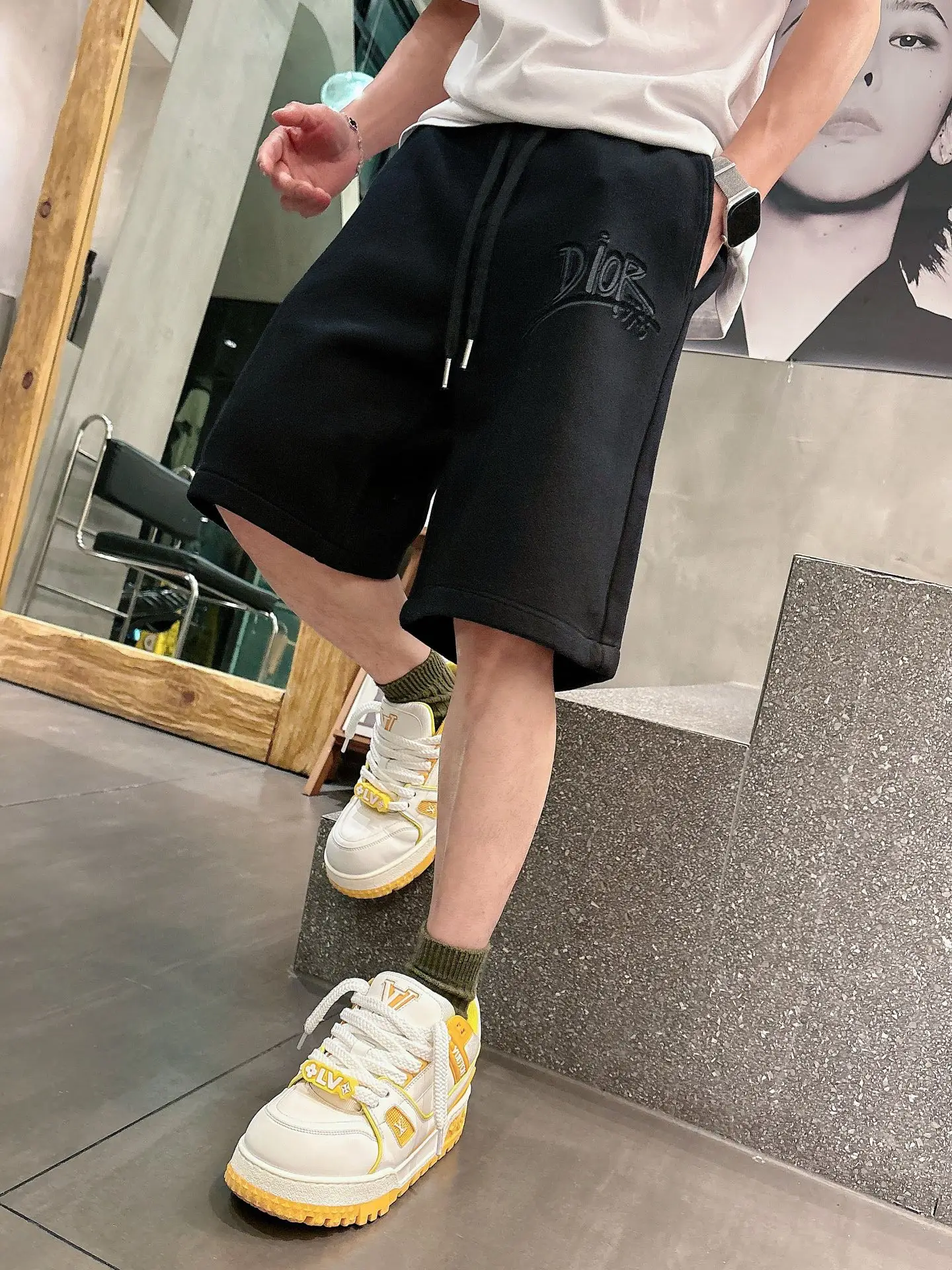Logo Embroidered Cotton-Blend Shorts D21012043 — view 6