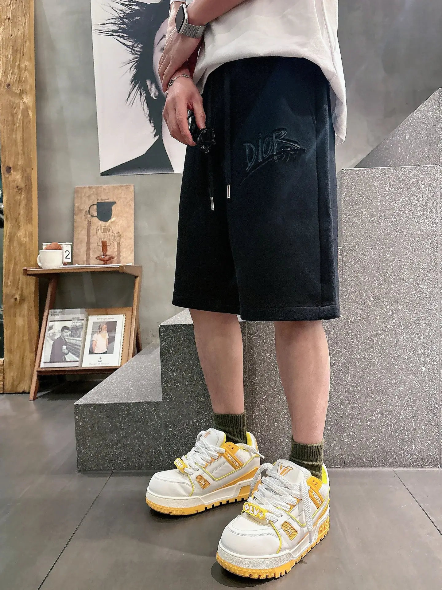 Logo Embroidered Cotton-Blend Shorts D21012043 — view 8