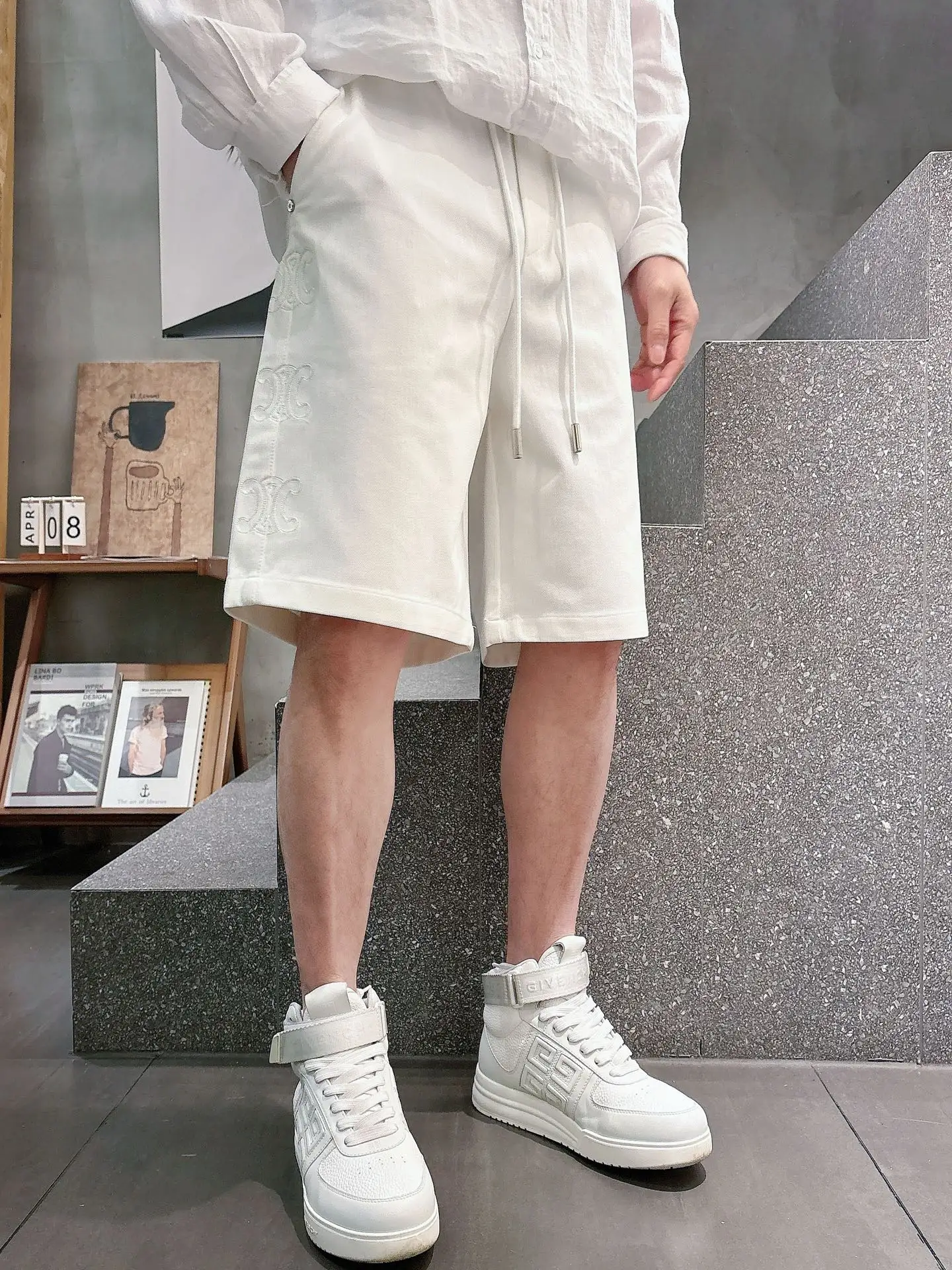 Embossed Logo Denim Drawstring Shorts D18011032 — view 3