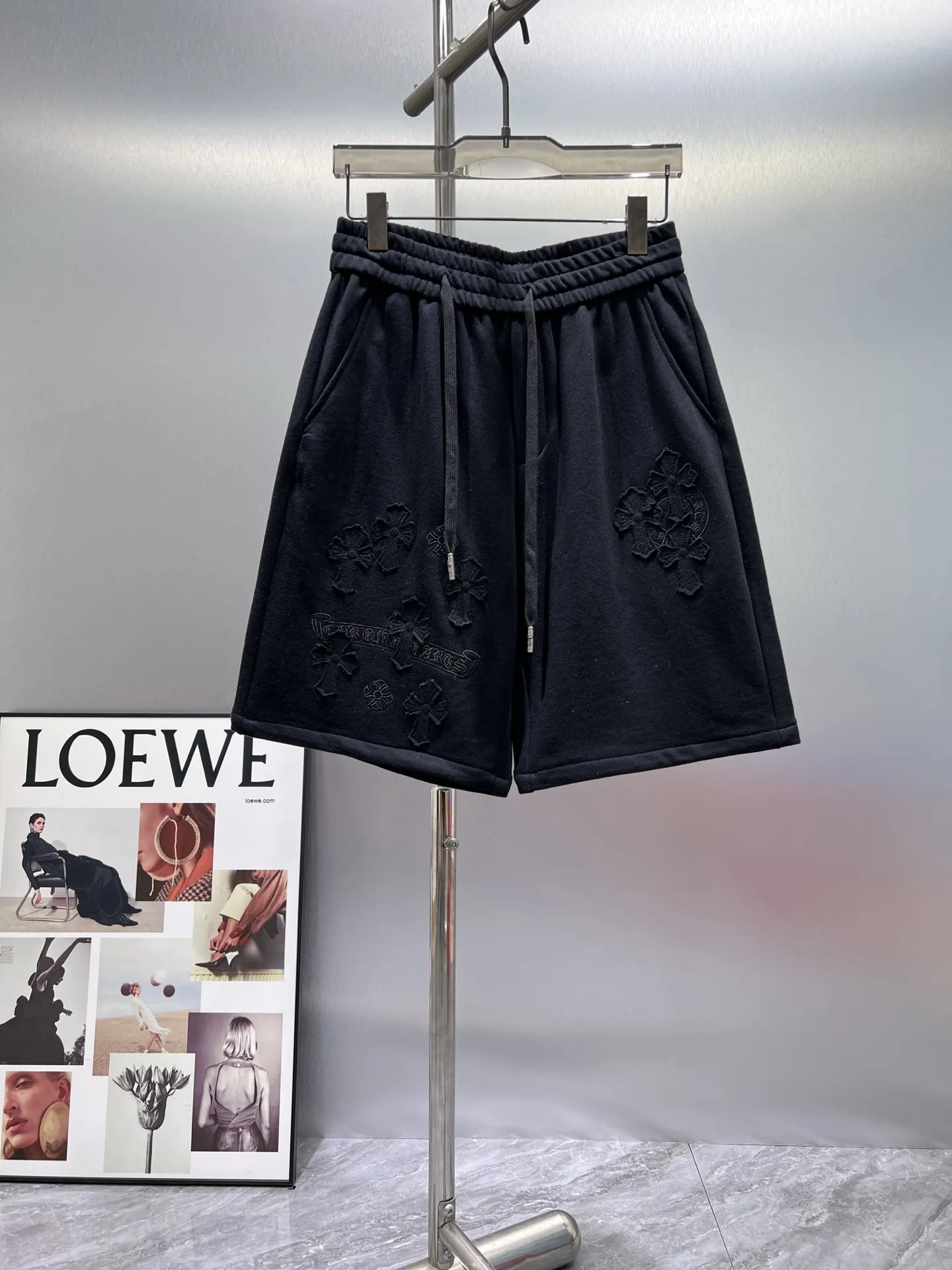 Embroidered Logo Drawstring Shorts D21012013