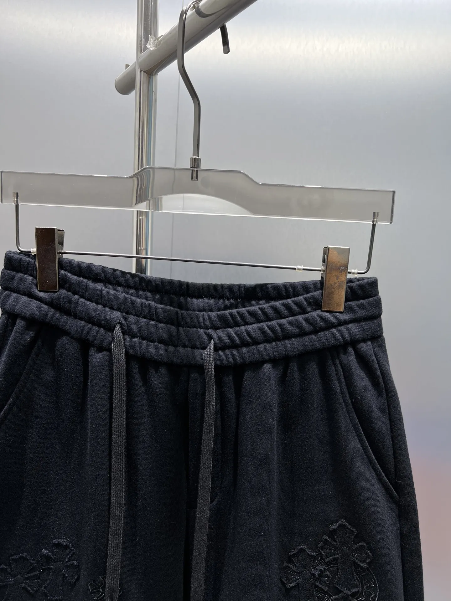 Embroidered Logo Drawstring Shorts D21012013 — view 3