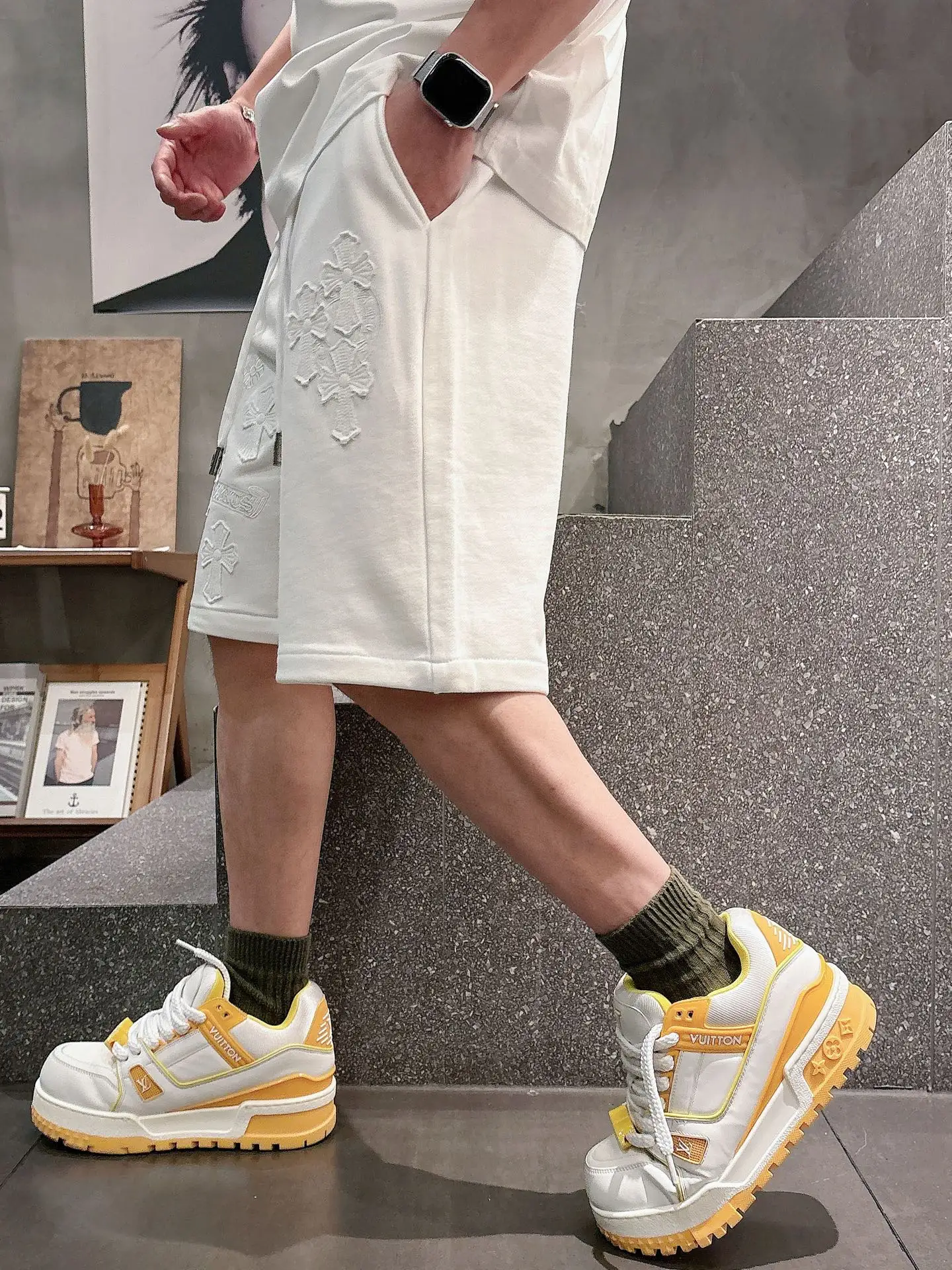 Embroidered Cross Patch Sweat Shorts D21012034 — view 5