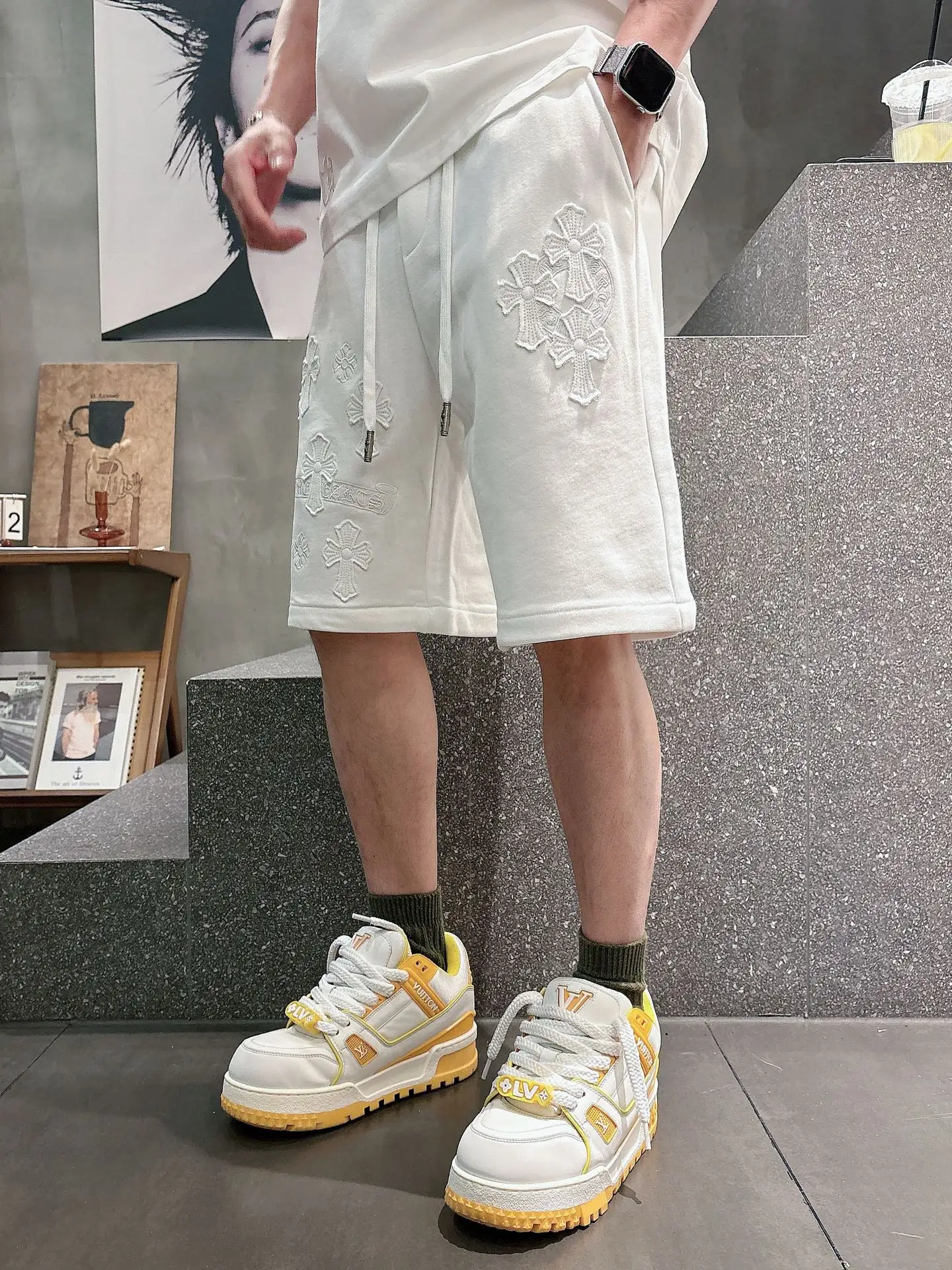 Embroidered Cross Patch Sweat Shorts D21012034 — view 7
