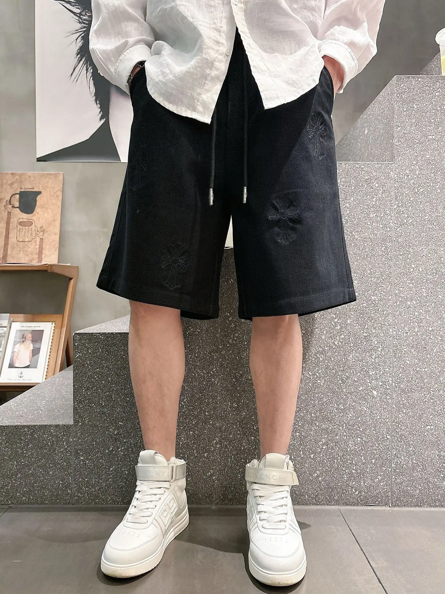 Embroidered Logo Denim Shorts D18011031