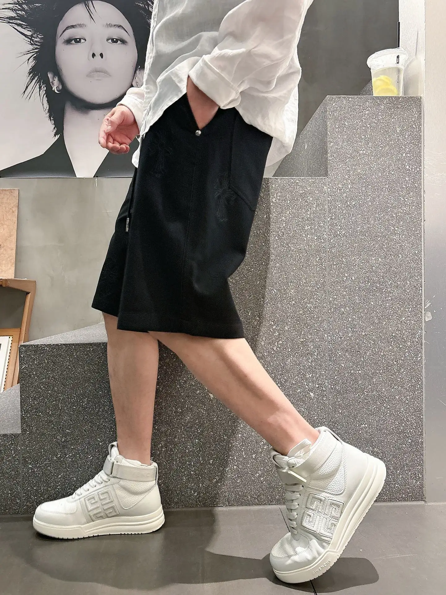 Embroidered Logo Denim Shorts D18011031 — view 4
