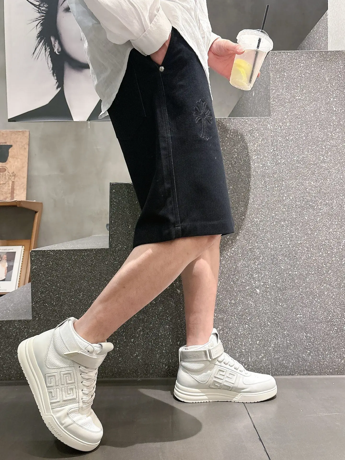 Embroidered Logo Denim Shorts D18011031 — view 5
