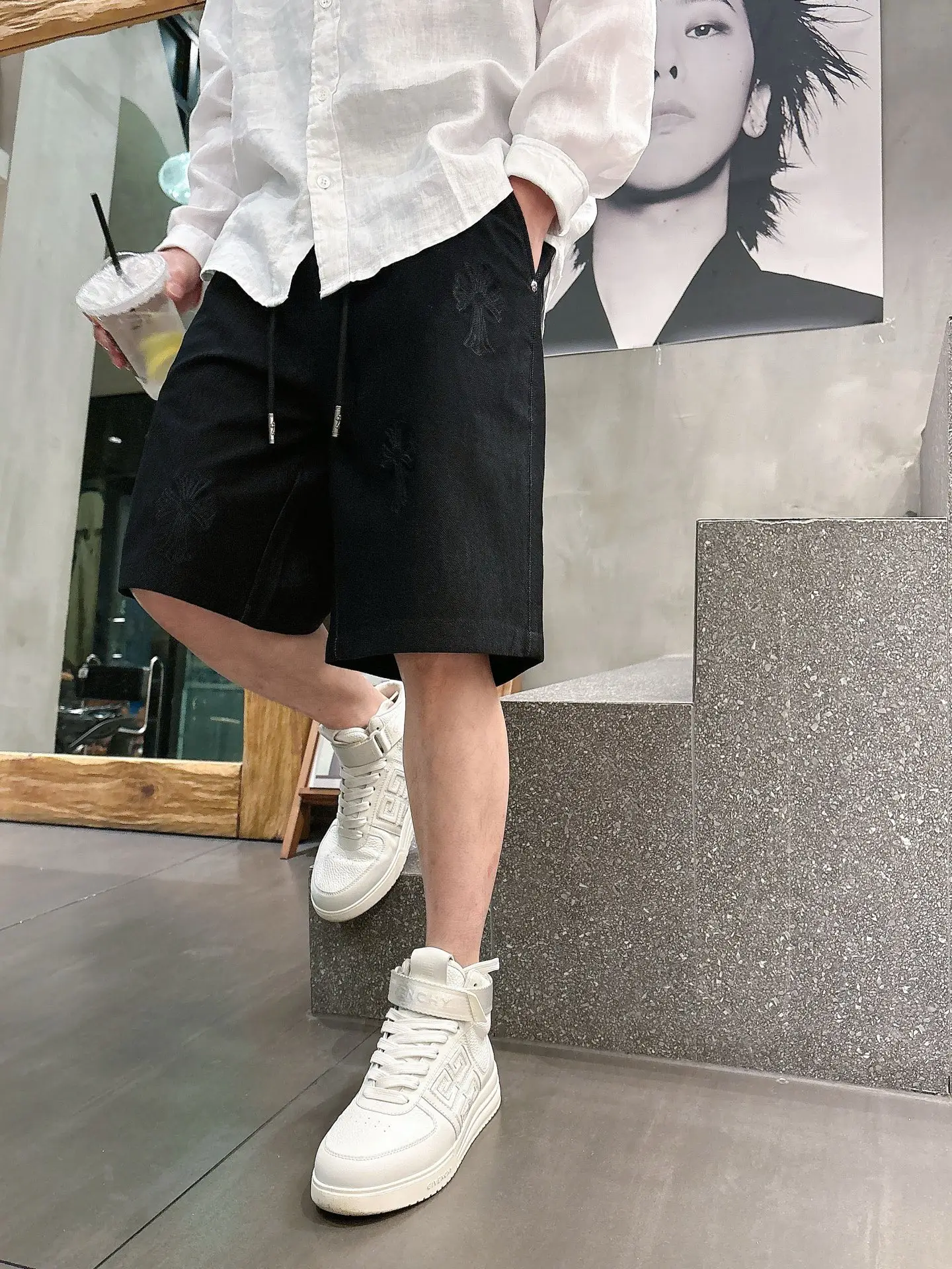 Embroidered Logo Denim Shorts D18011031 — view 7