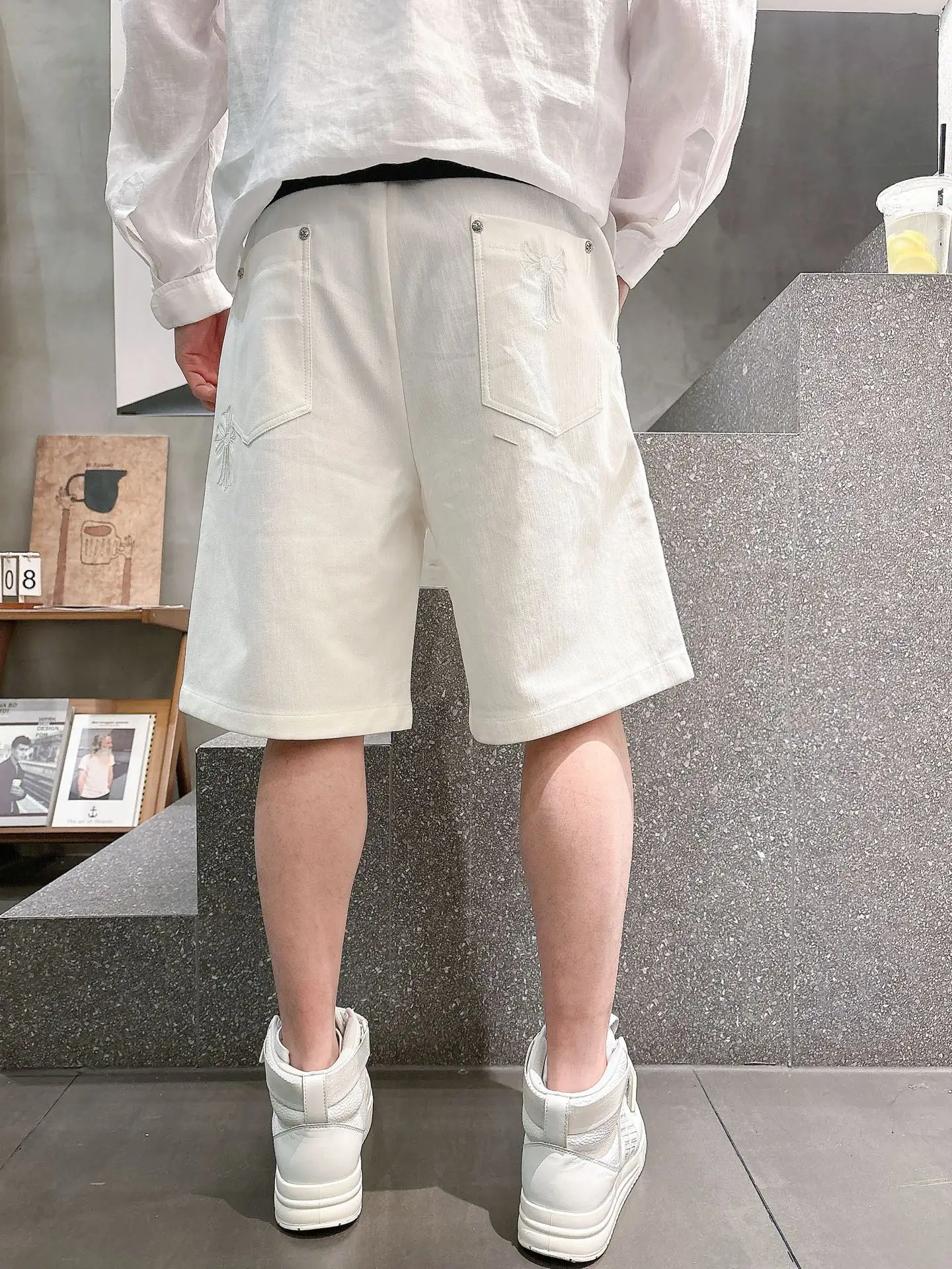 Embroidered Logo Denim Shorts D18011030 — view 4