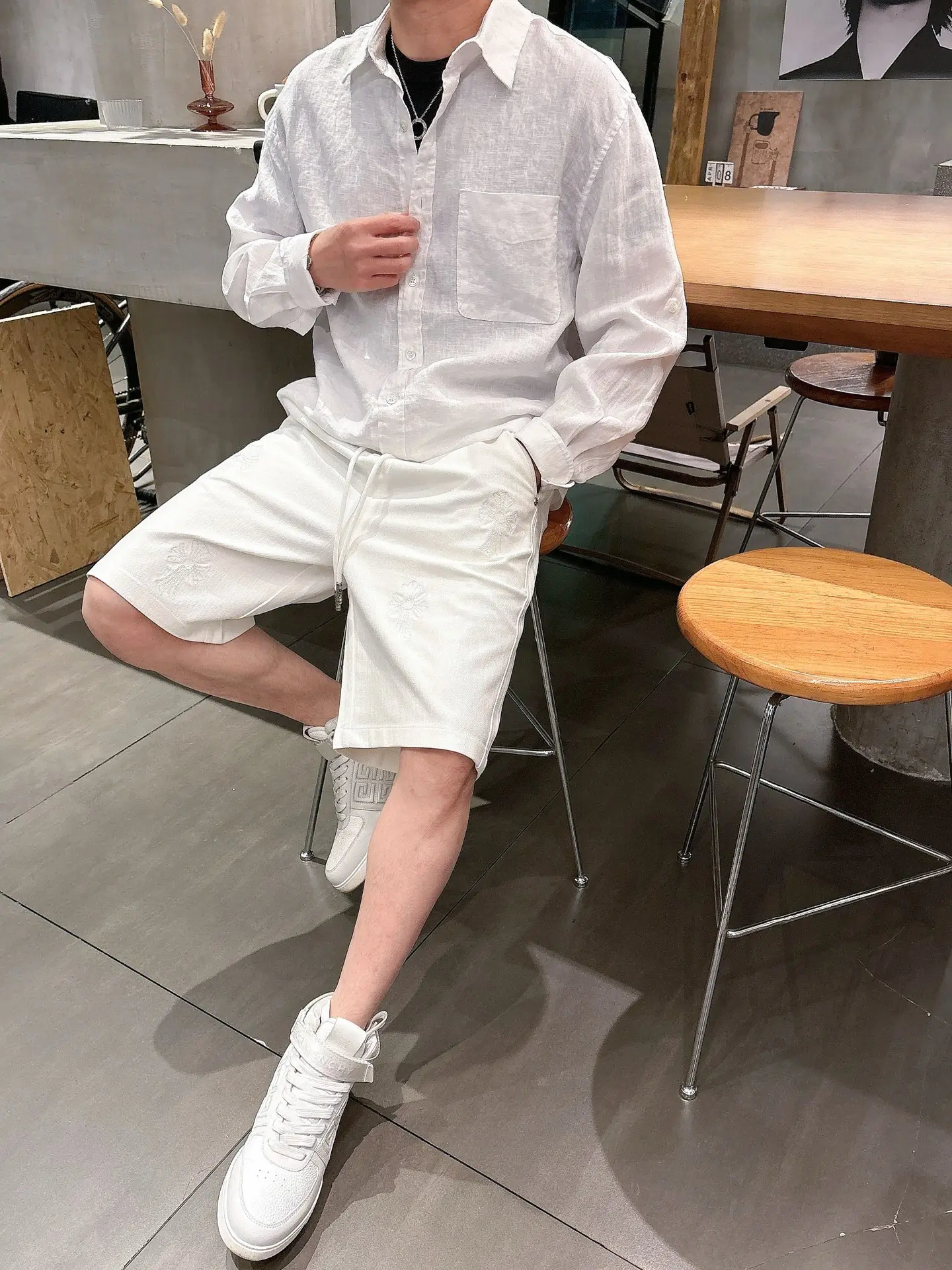 Embroidered Logo Denim Shorts D18011030 — view 5