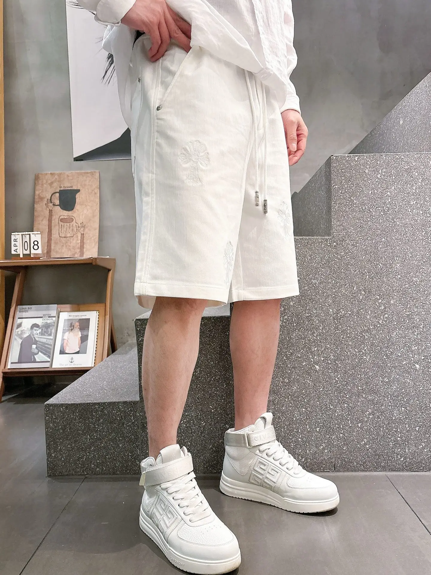 Embroidered Logo Denim Shorts D18011030 — view 6