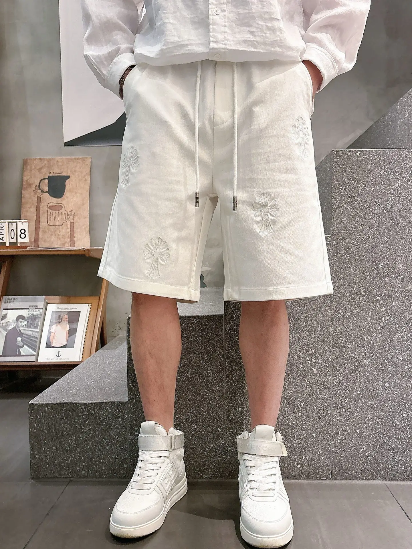 Embroidered Logo Denim Shorts D18011030 — view 7