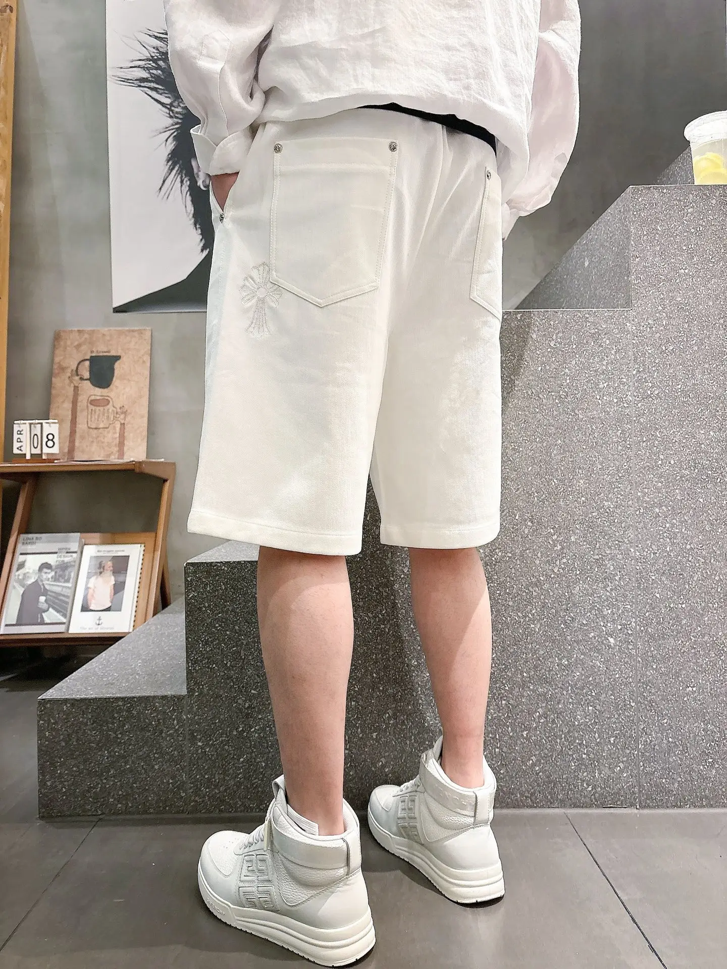 Embroidered Logo Denim Shorts D18011030 — view 8