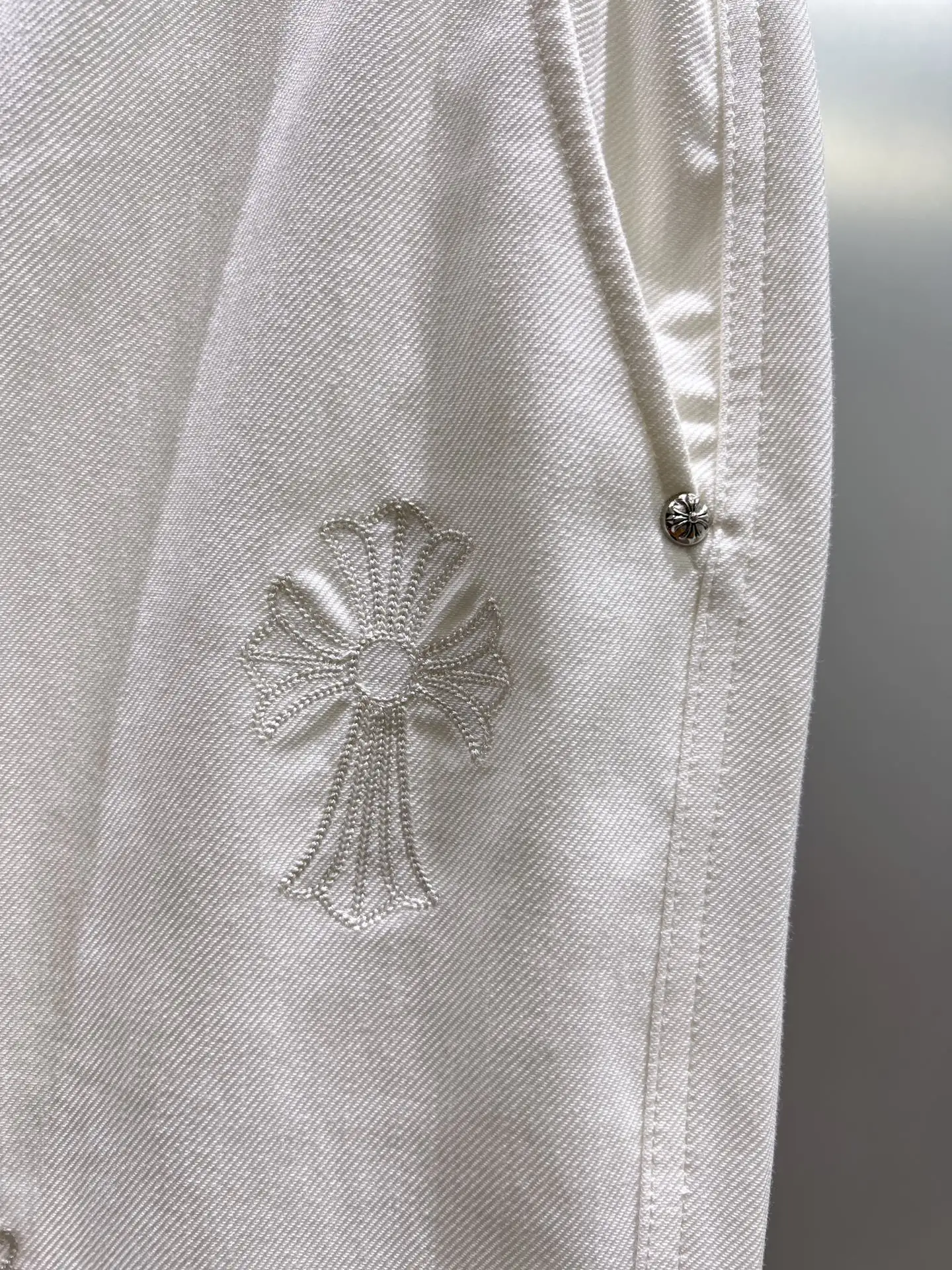 Embroidered Logo Denim Shorts D21012000 — view 5