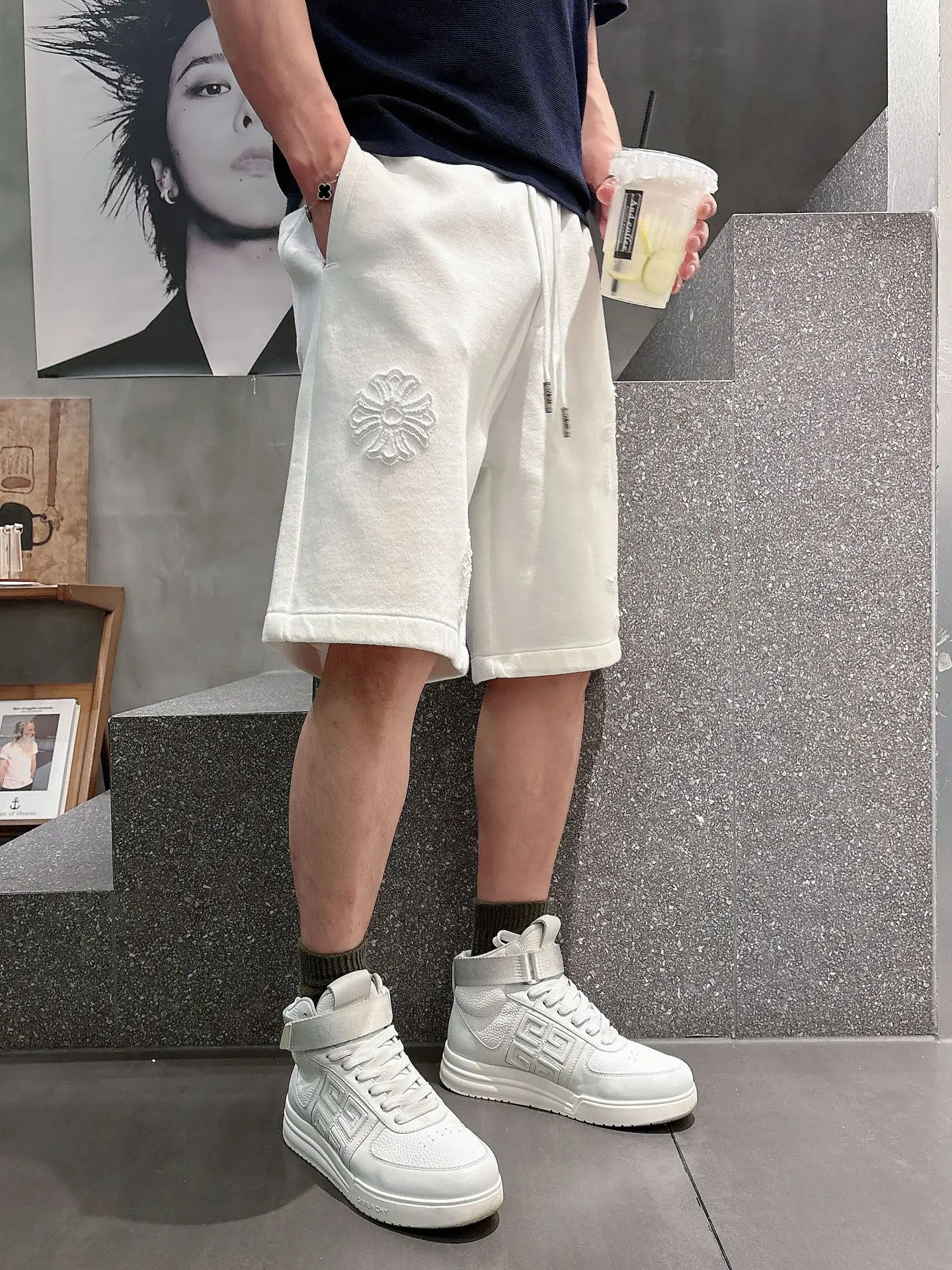 Embroidered Logo Casual Shorts D18011026 — view 2