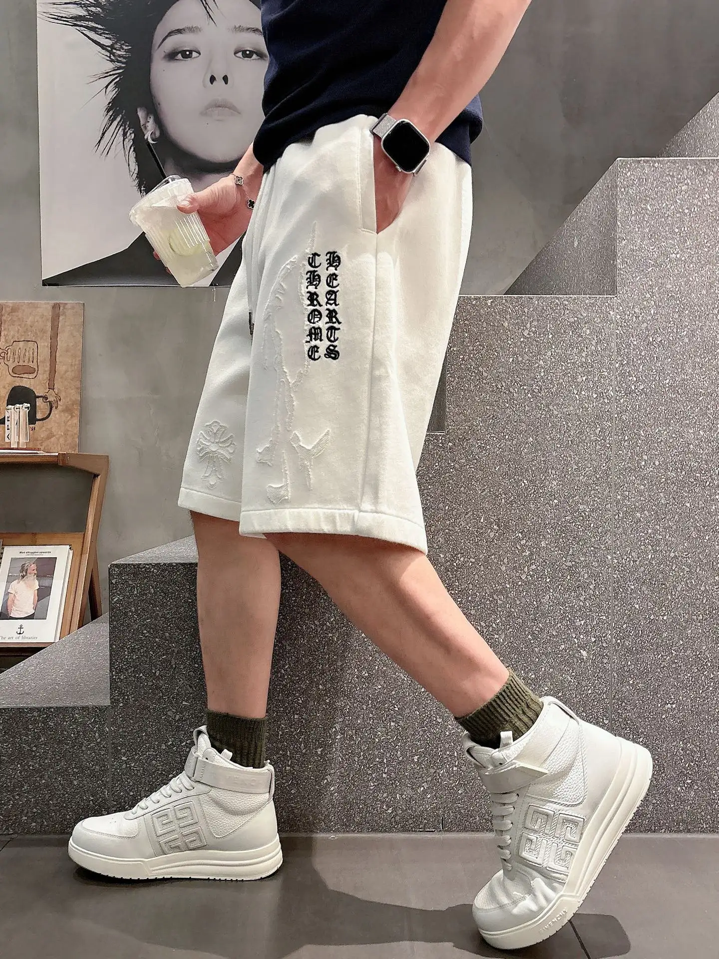 Embroidered Logo Casual Shorts D18011026 — view 4